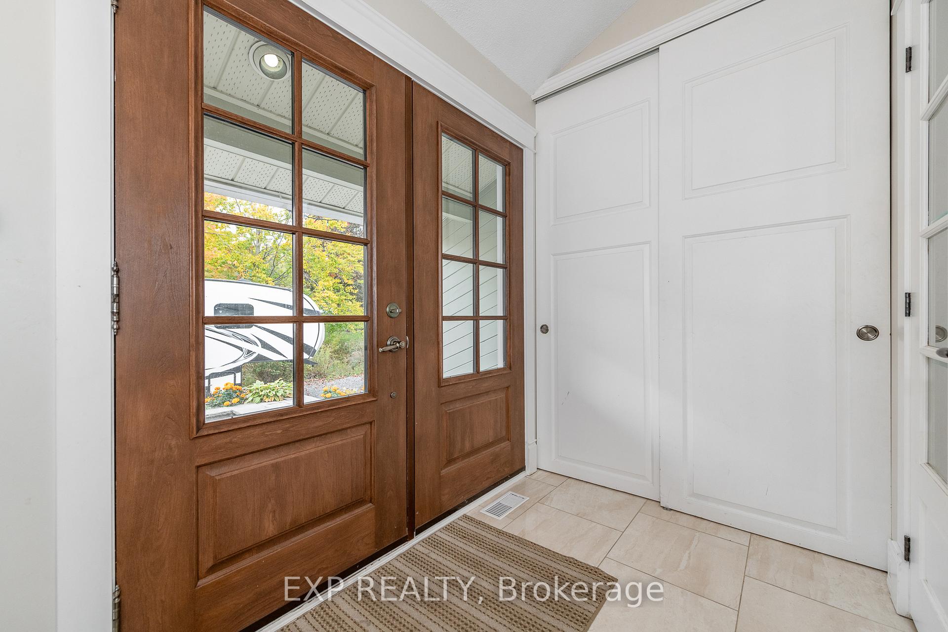 1238 Barnwell Crescent, Orleans - Cumberland and Area — photo 3 of 5