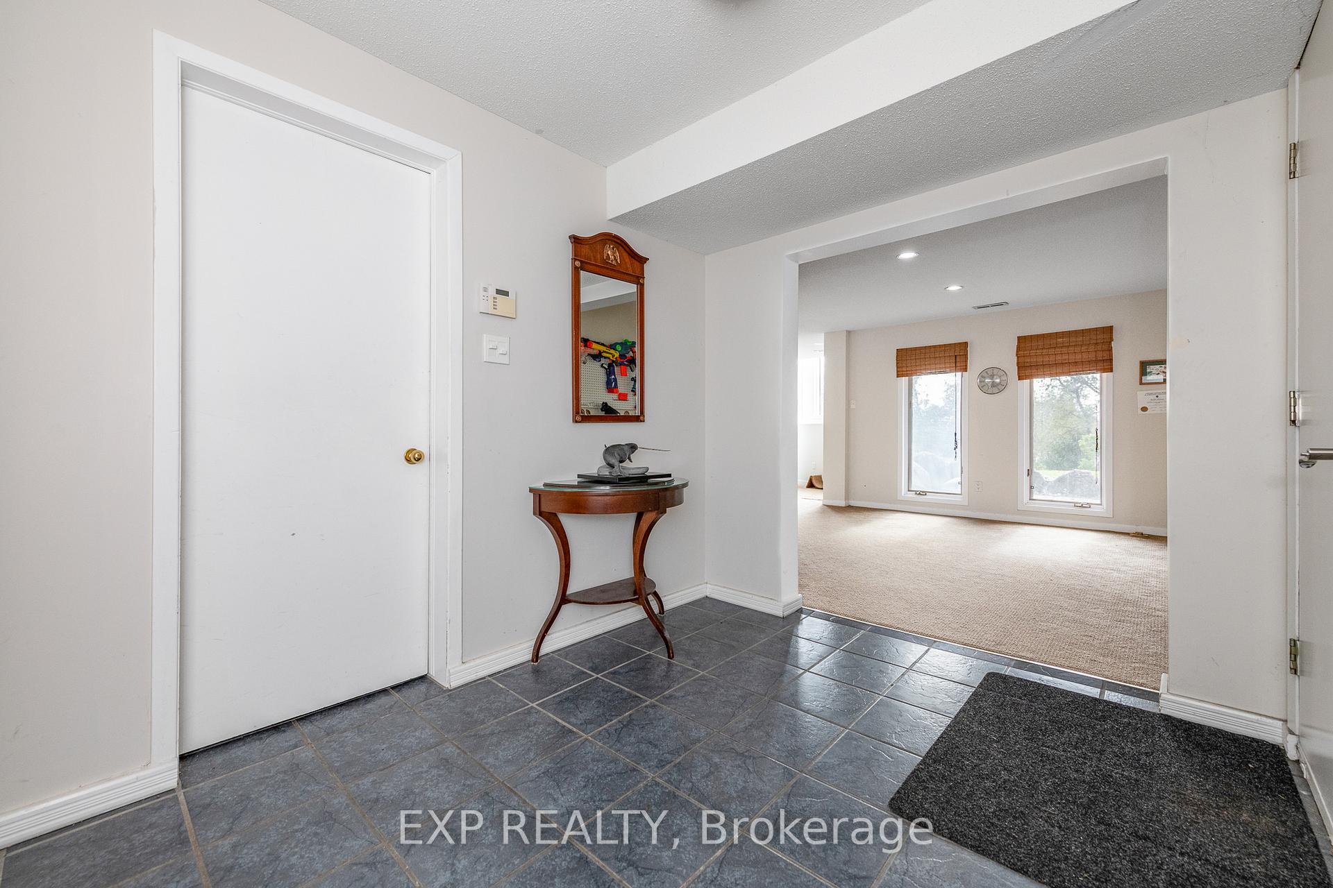 1238 Barnwell Crescent, Orleans - Cumberland and Area — photo 5 of 5