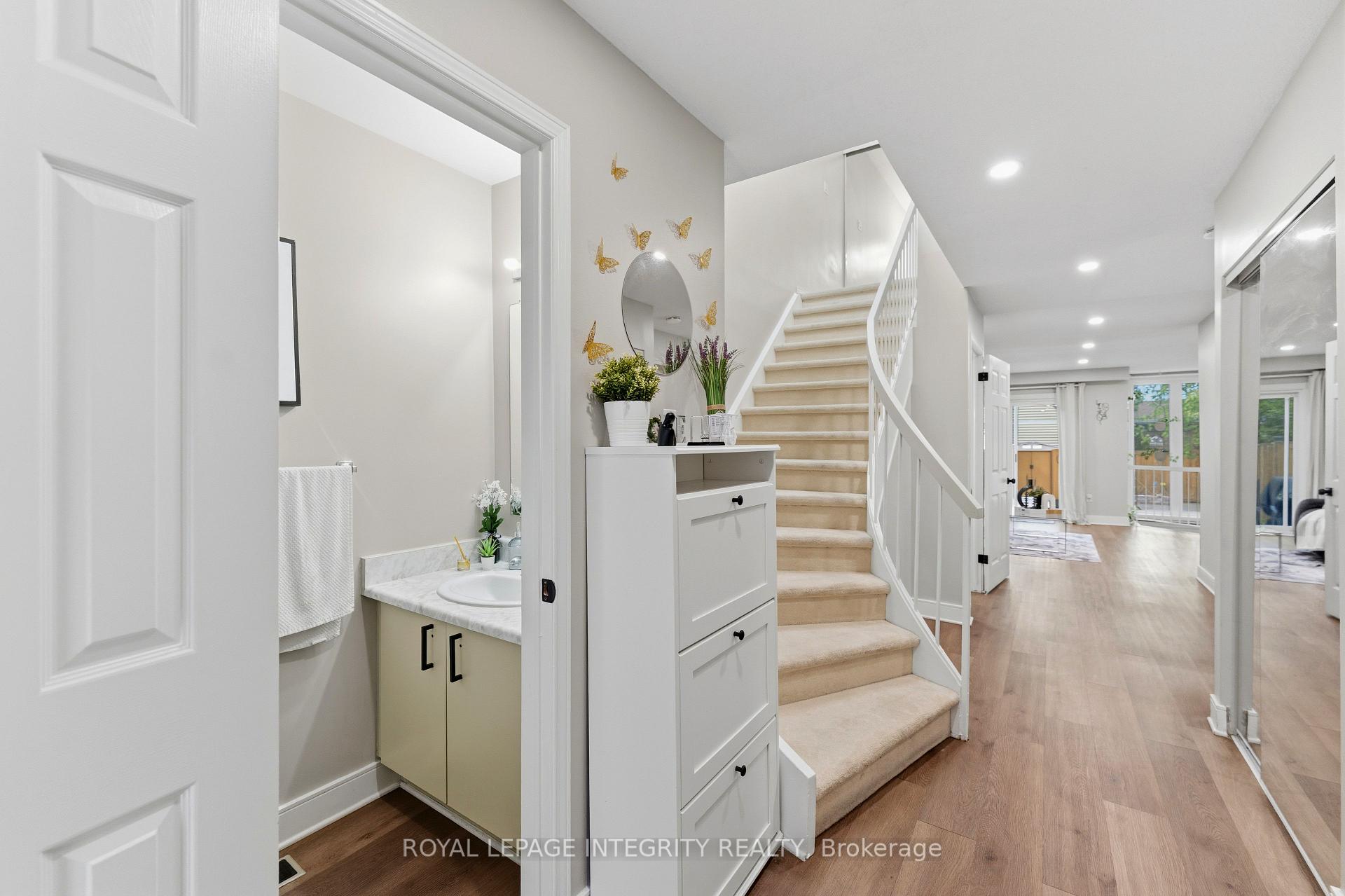 89 BURLINGTON Crescent, Hunt Club - South Keys and Area — photo 2 of 5