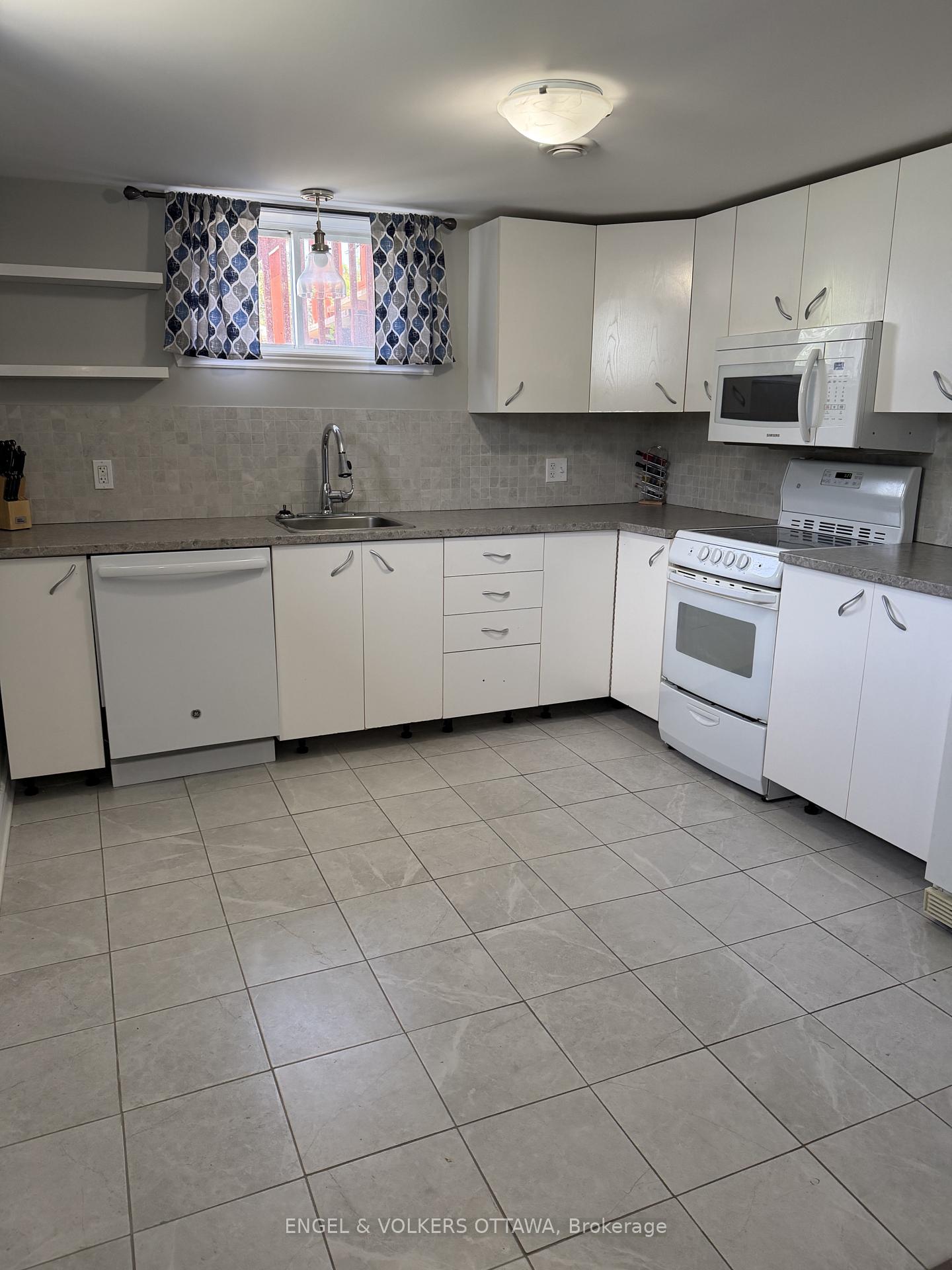 1199 OLD MONTREAL Road B, Orleans - Cumberland and Area — photo 5 of 5