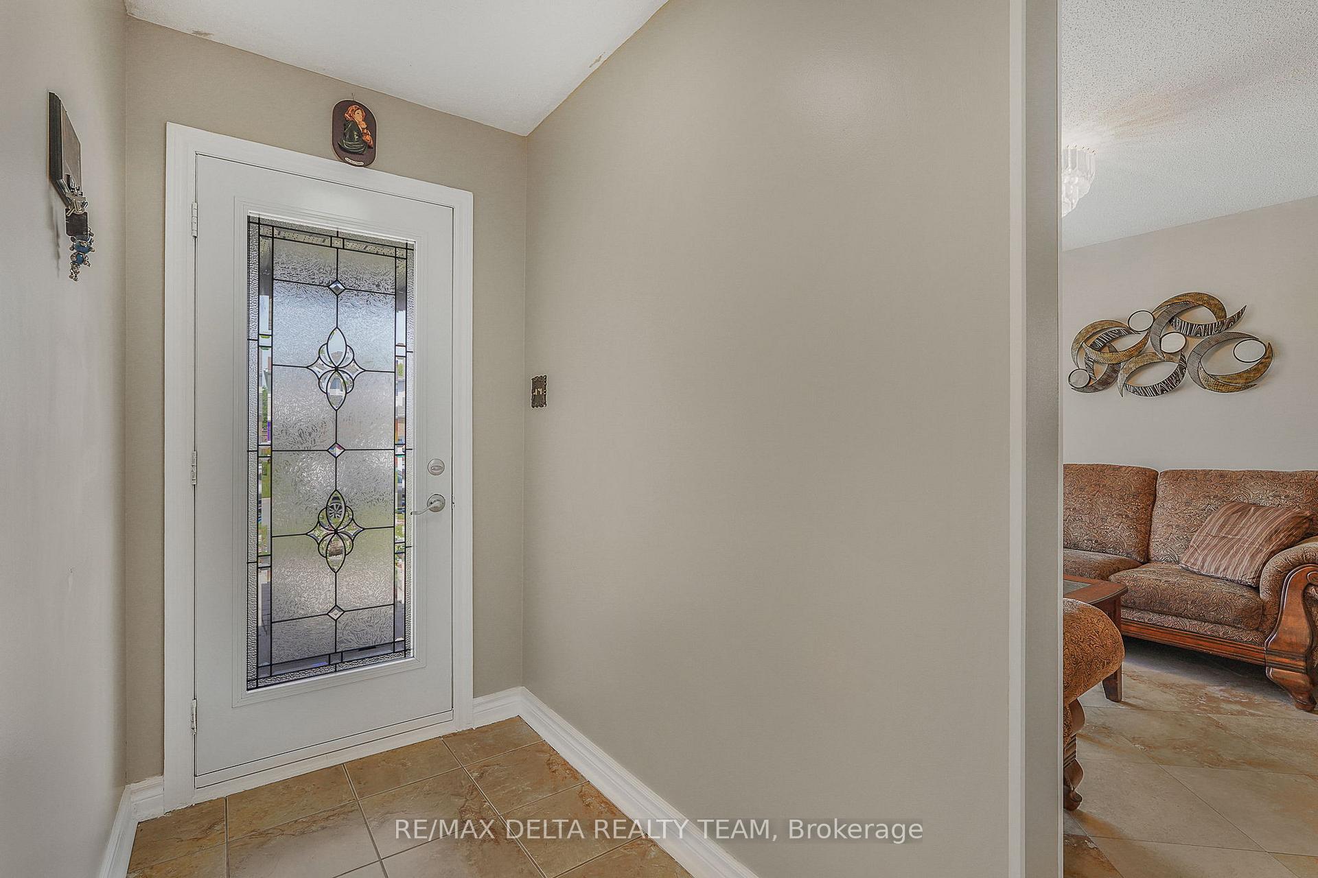 890 Bideford Street, Orleans - Cumberland and Area — photo 3 of 5