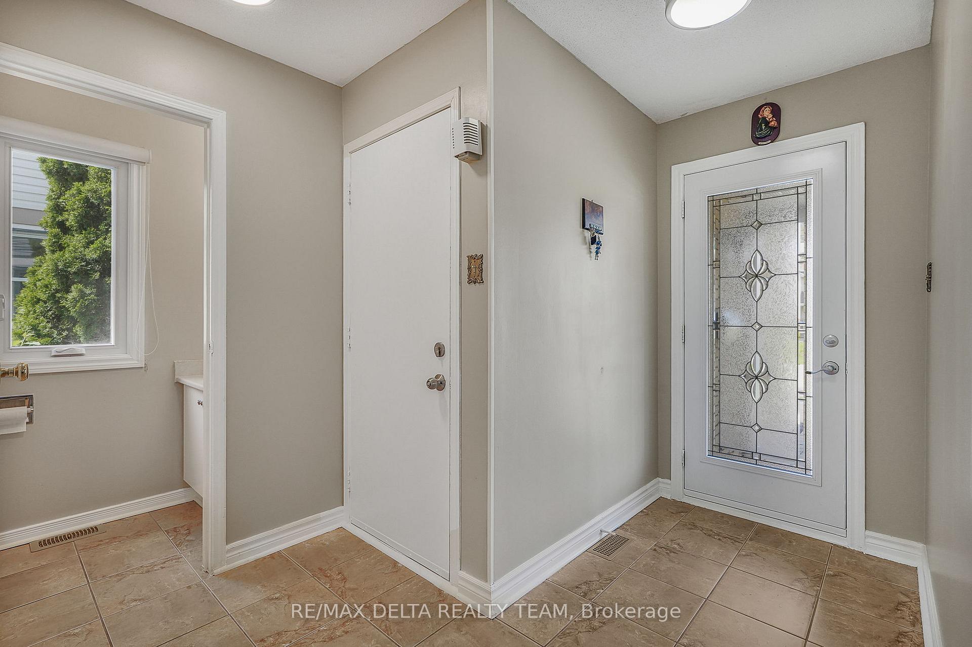 890 Bideford Street, Orleans - Cumberland and Area — photo 4 of 5