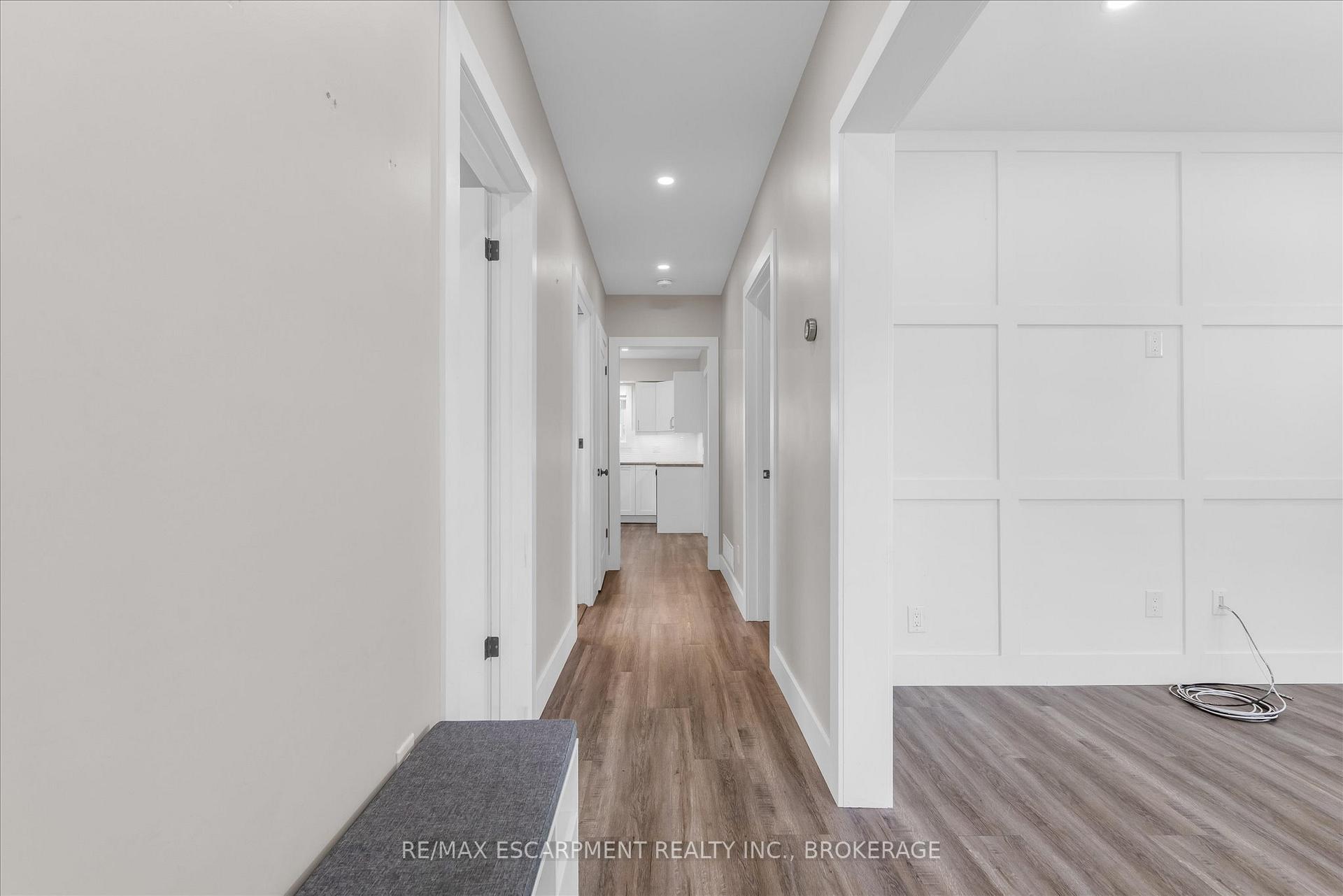 19 Lyons Avenue, Welland — photo 4 of 5