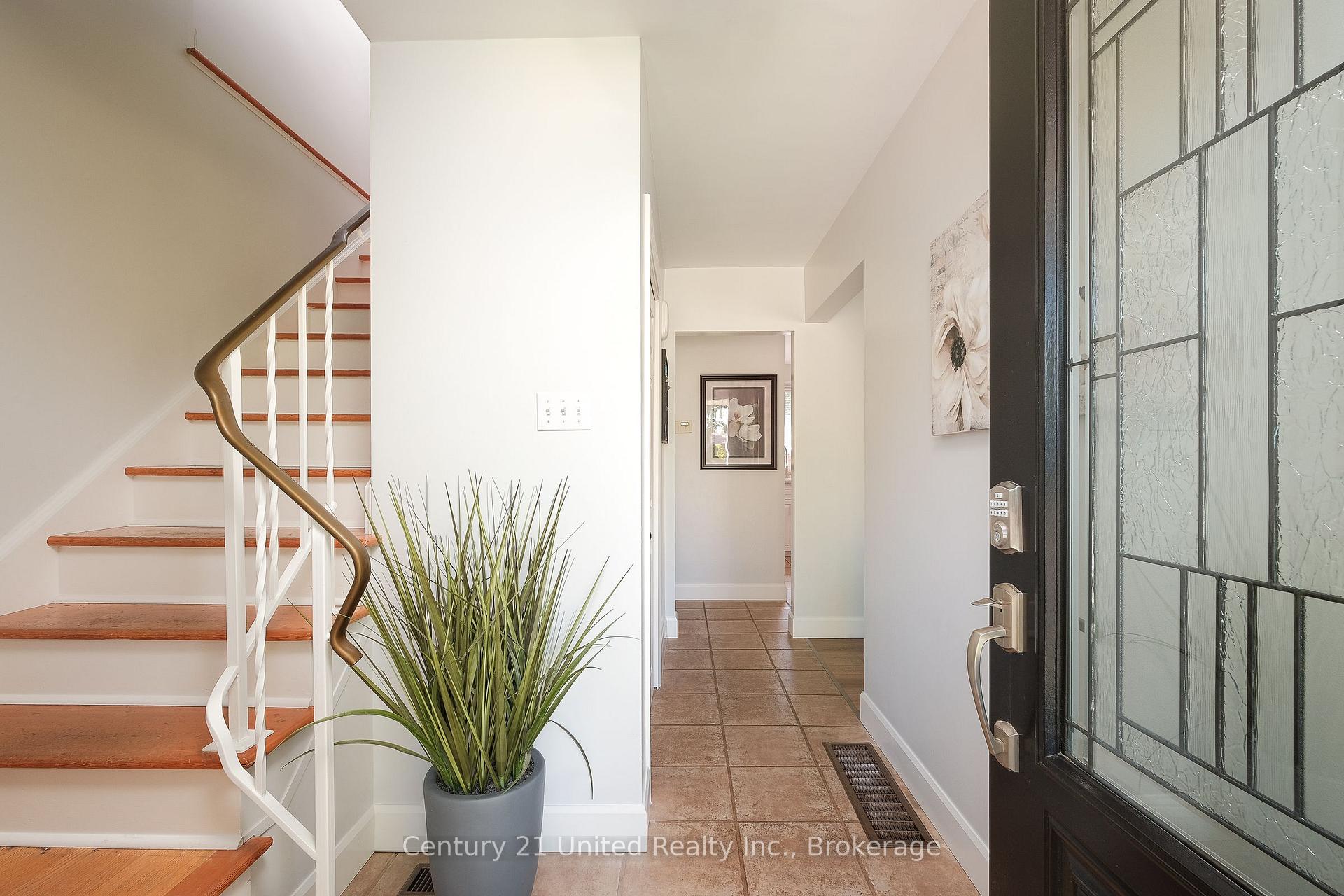 1233 Franklin Drive, Peterborough — photo 3 of 5
