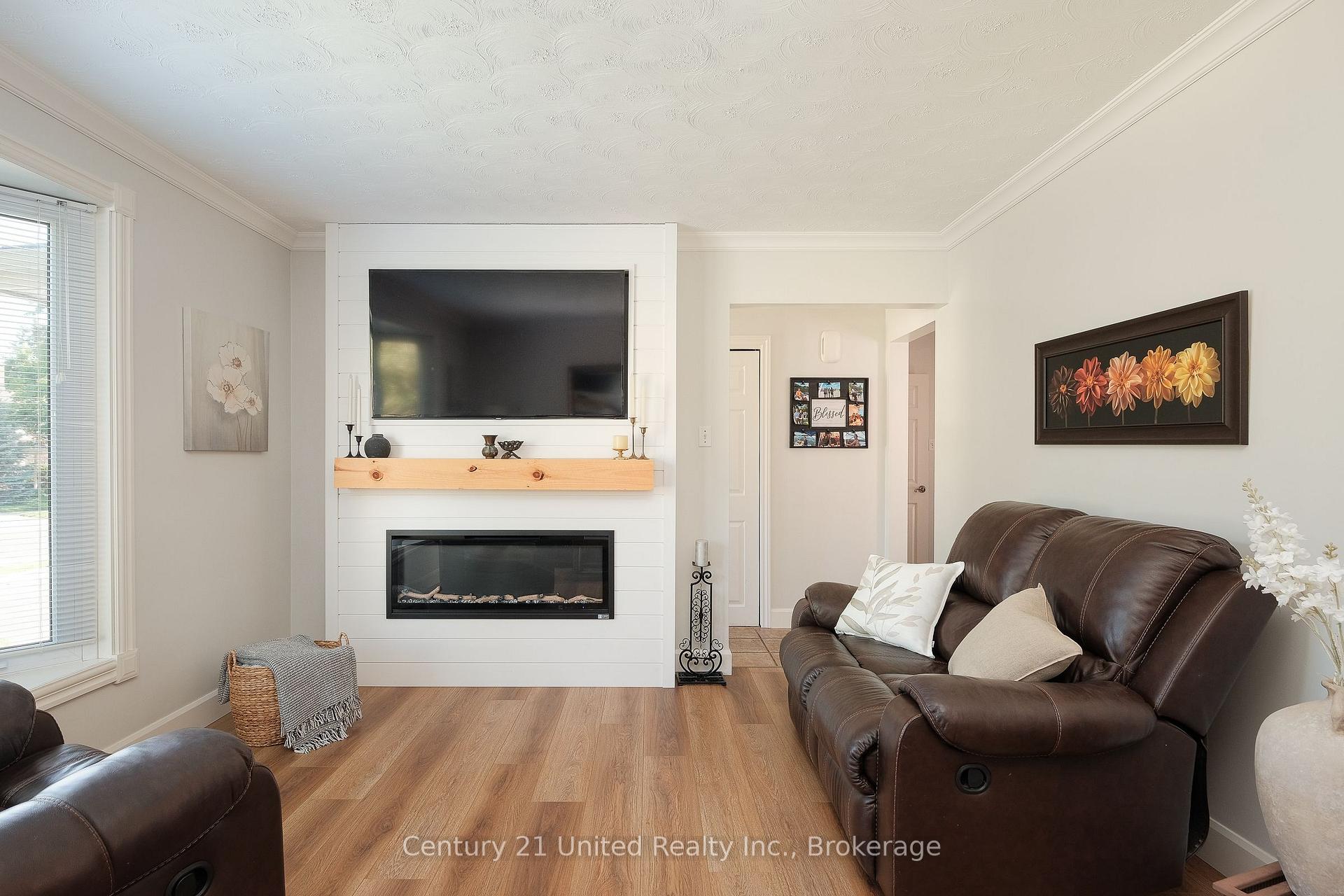 1233 Franklin Drive, Peterborough — photo 4 of 5