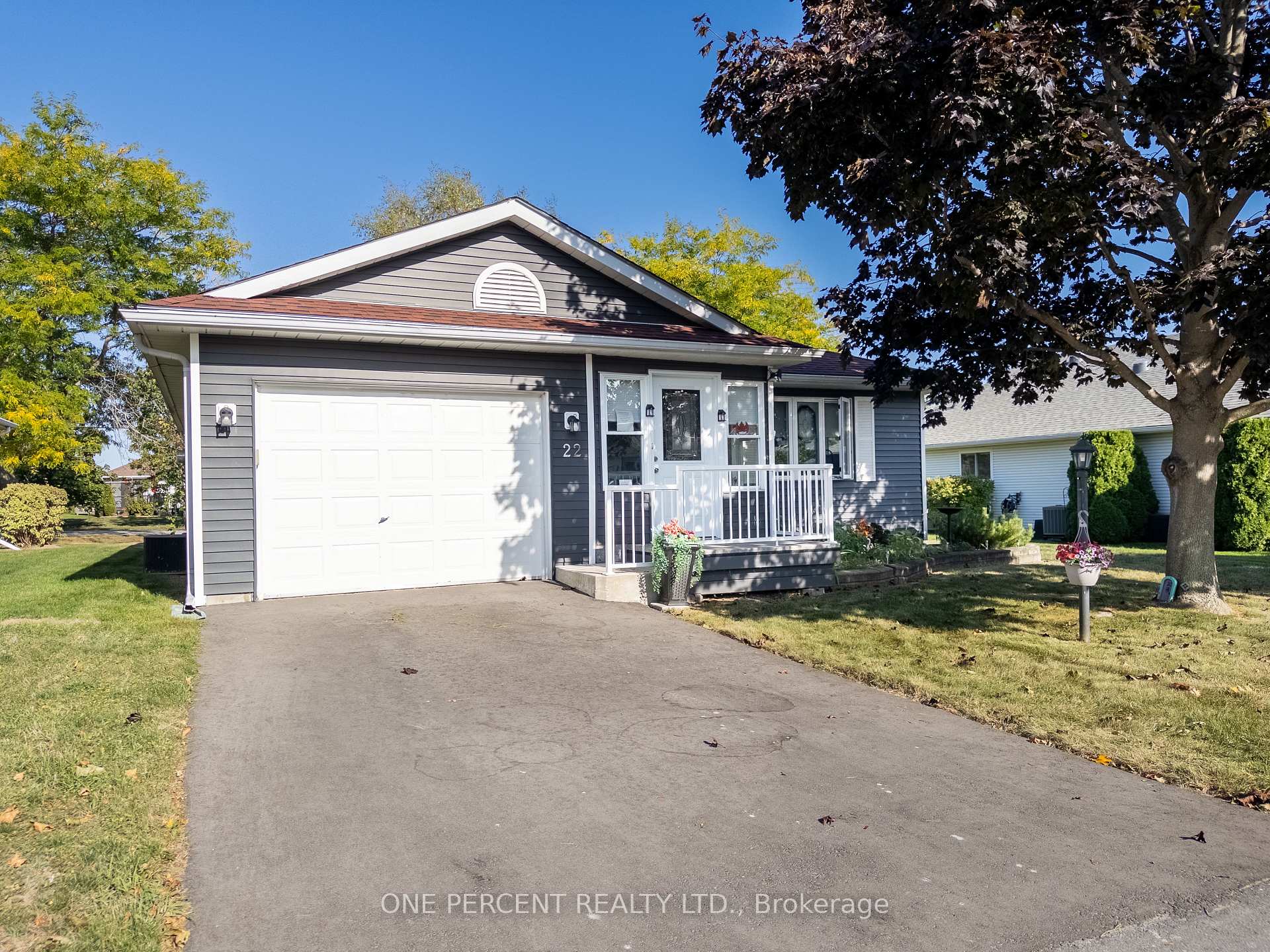 22 HERITAGE Drive, Prince Edward County — photo 2 of 5
