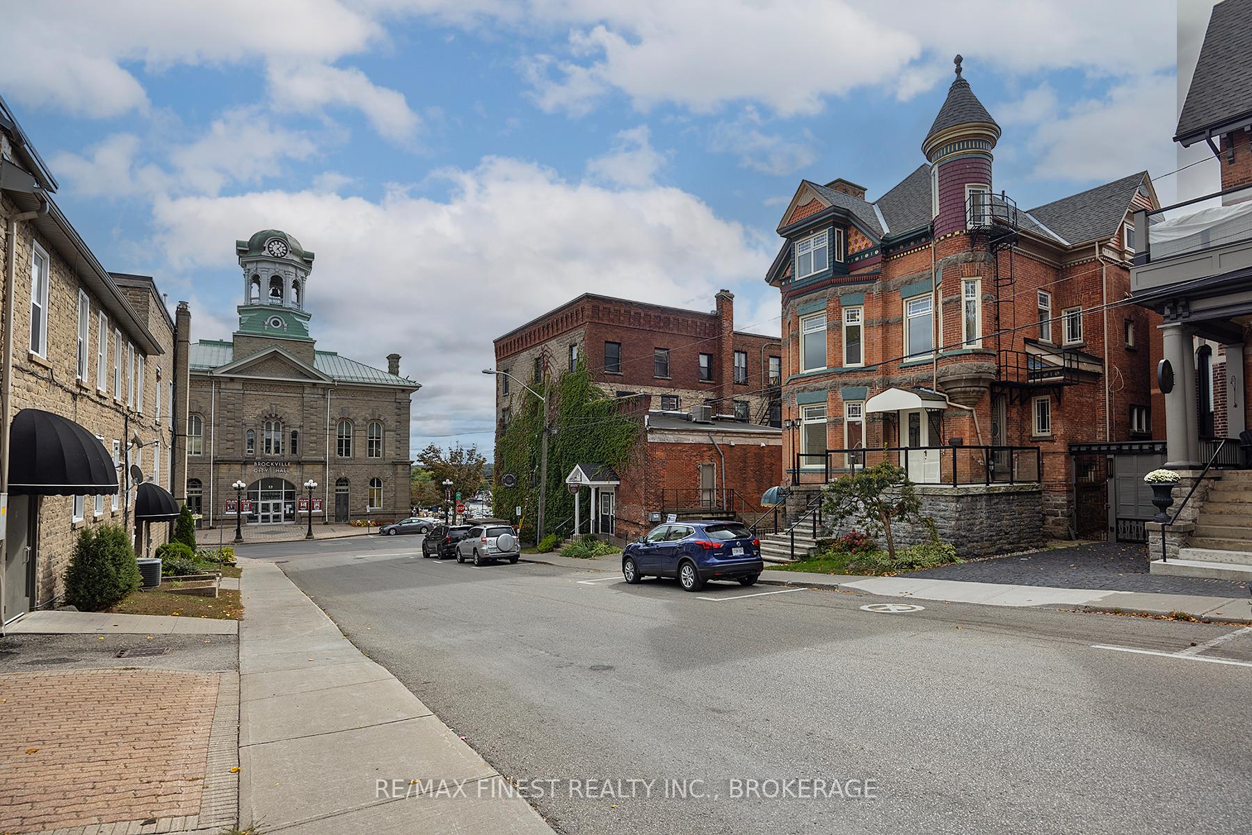 10 Victoria Avenue, Brockville — photo 2 of 5