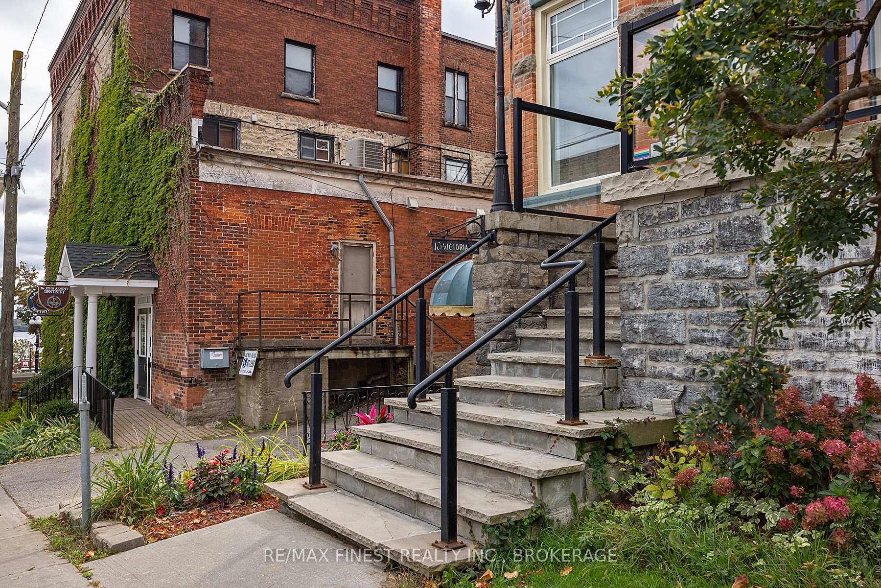 10 Victoria Avenue, Brockville — photo 4 of 5