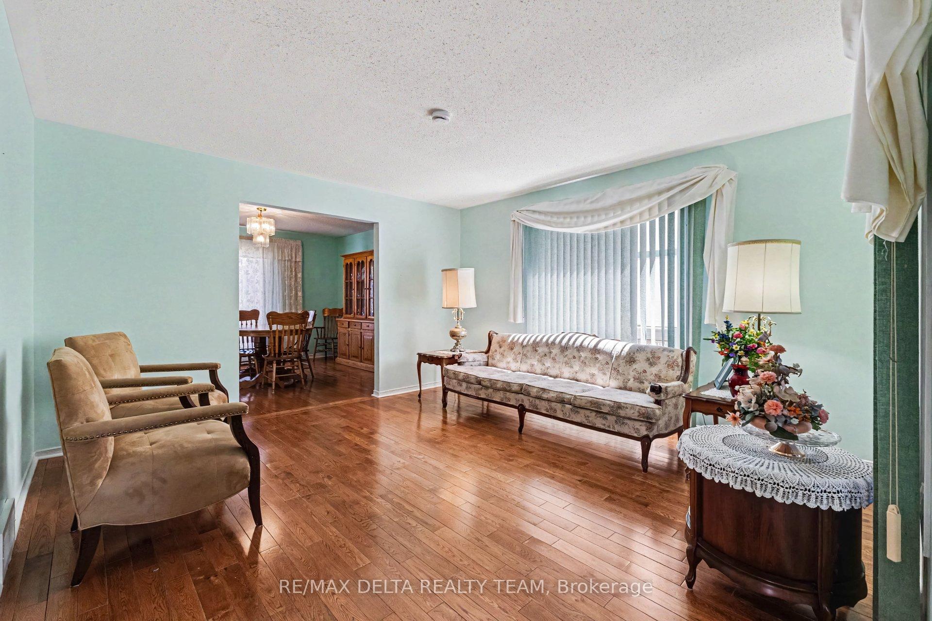27 Bramblegrove Crescent, Hunt Club - South Keys and Area — photo 2 of 5