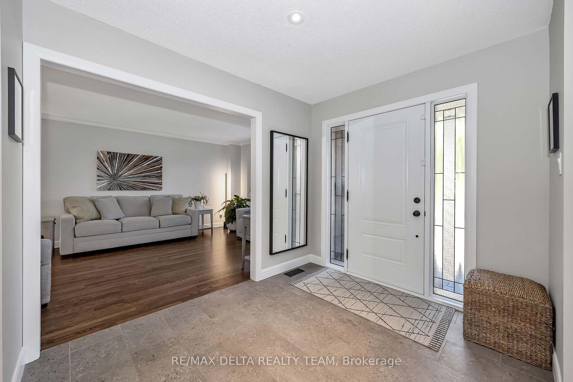 1426 Cheverny Crescent, Orleans - Cumberland and Area — photo 4 of 5
