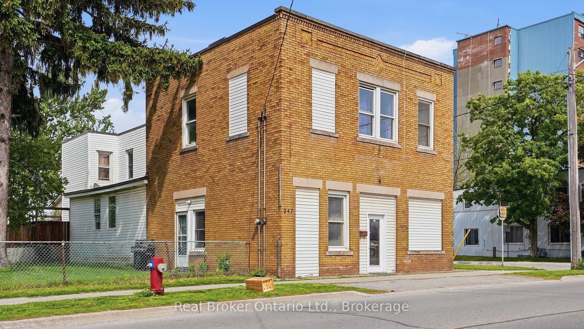 247 King Street, Welland — photo 2 of 5
