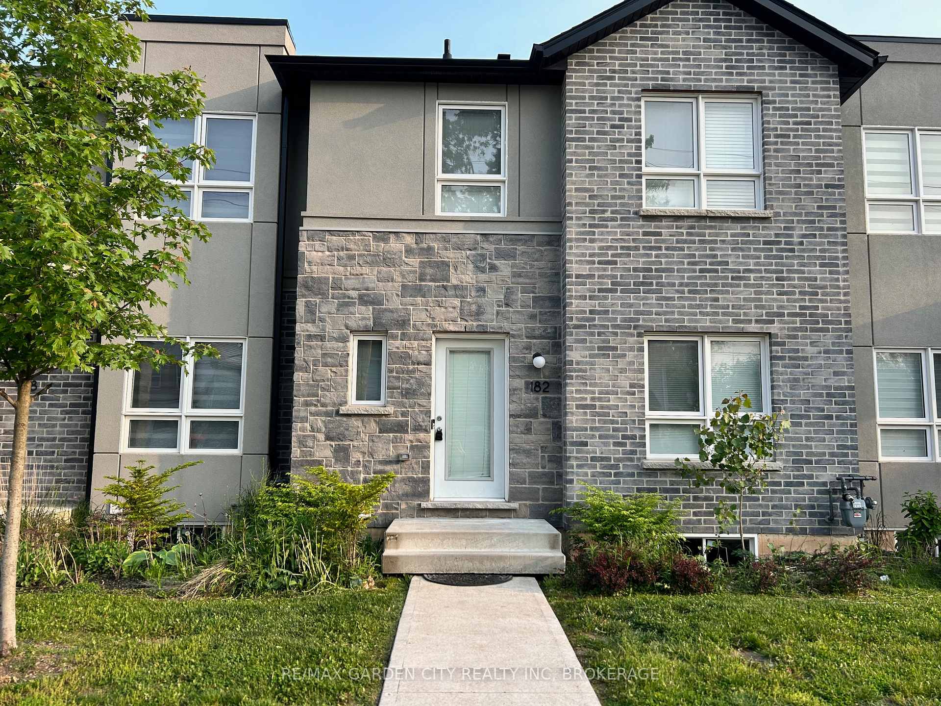 182 BROADWAY Lane 8, Welland, ON L3C 0J2 — Welland, Ontario