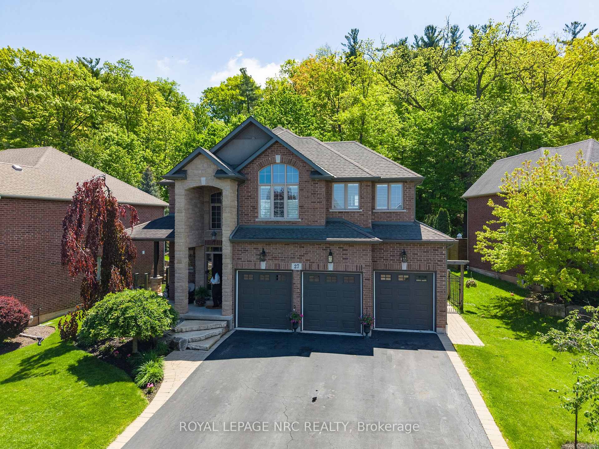 27 Bell Avenue, Grimsby — photo 2 of 5