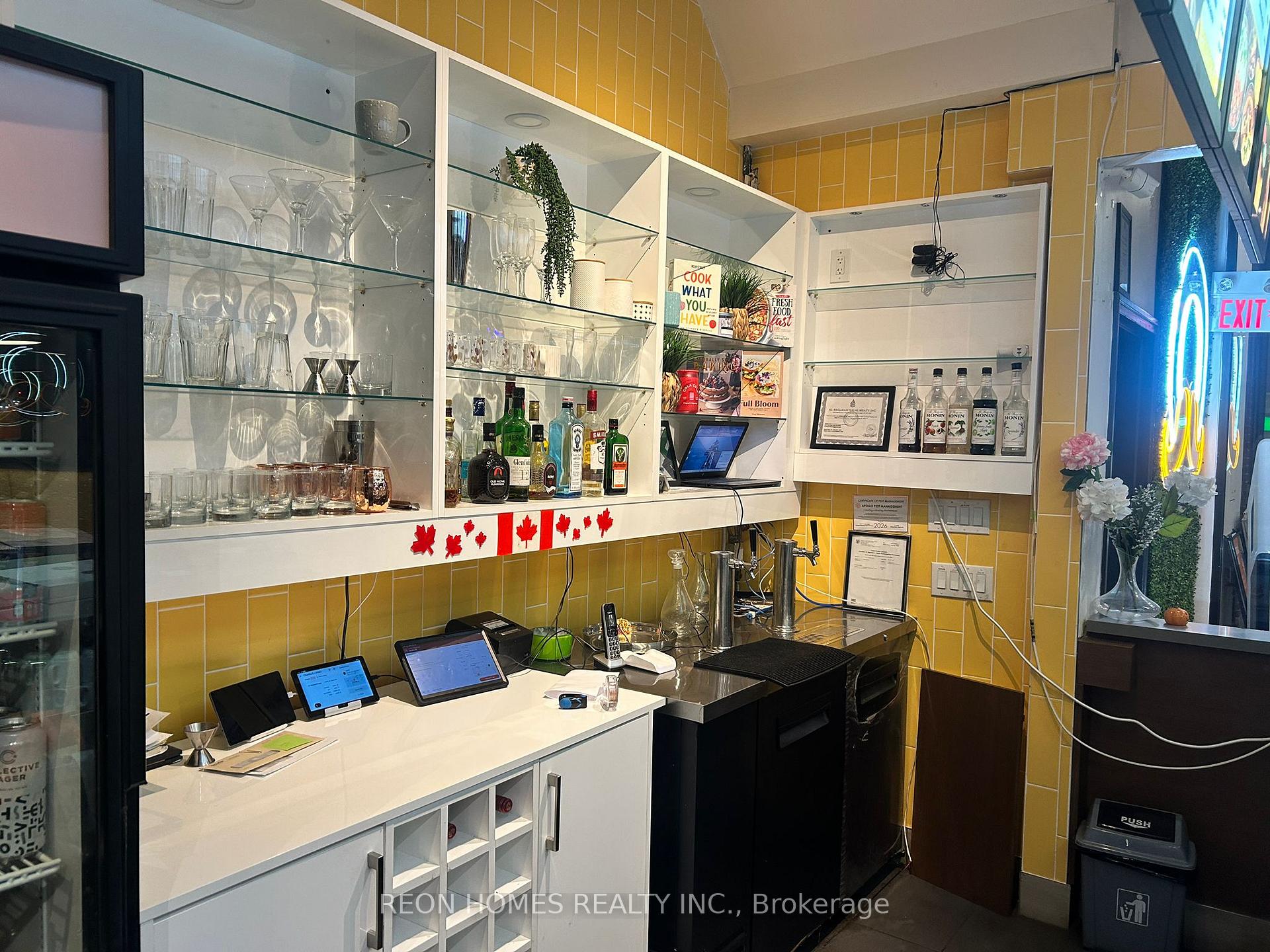 8 Erb Street W, Waterloo — photo 3 of 5