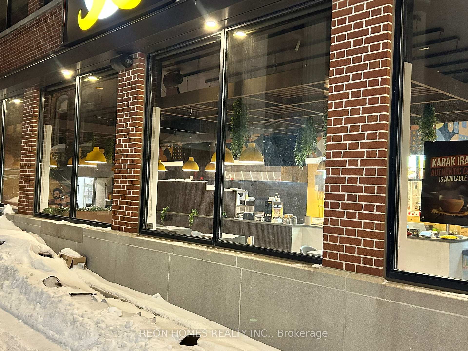 8 Erb Street W, Waterloo — photo 4 of 5