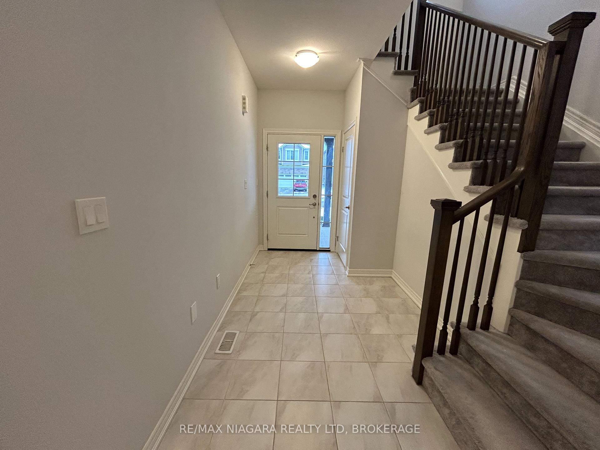 3596 Carolinia Court, Fort Erie — photo 4 of 5