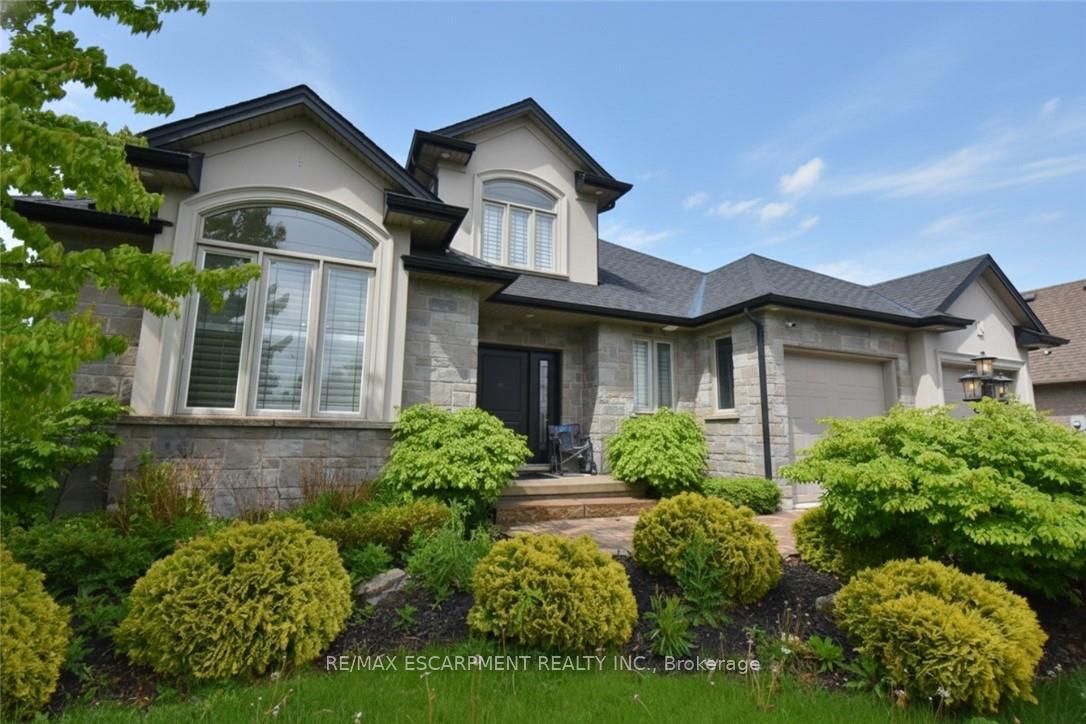 708 Winston Road, Grimsby — photo 3 of 5