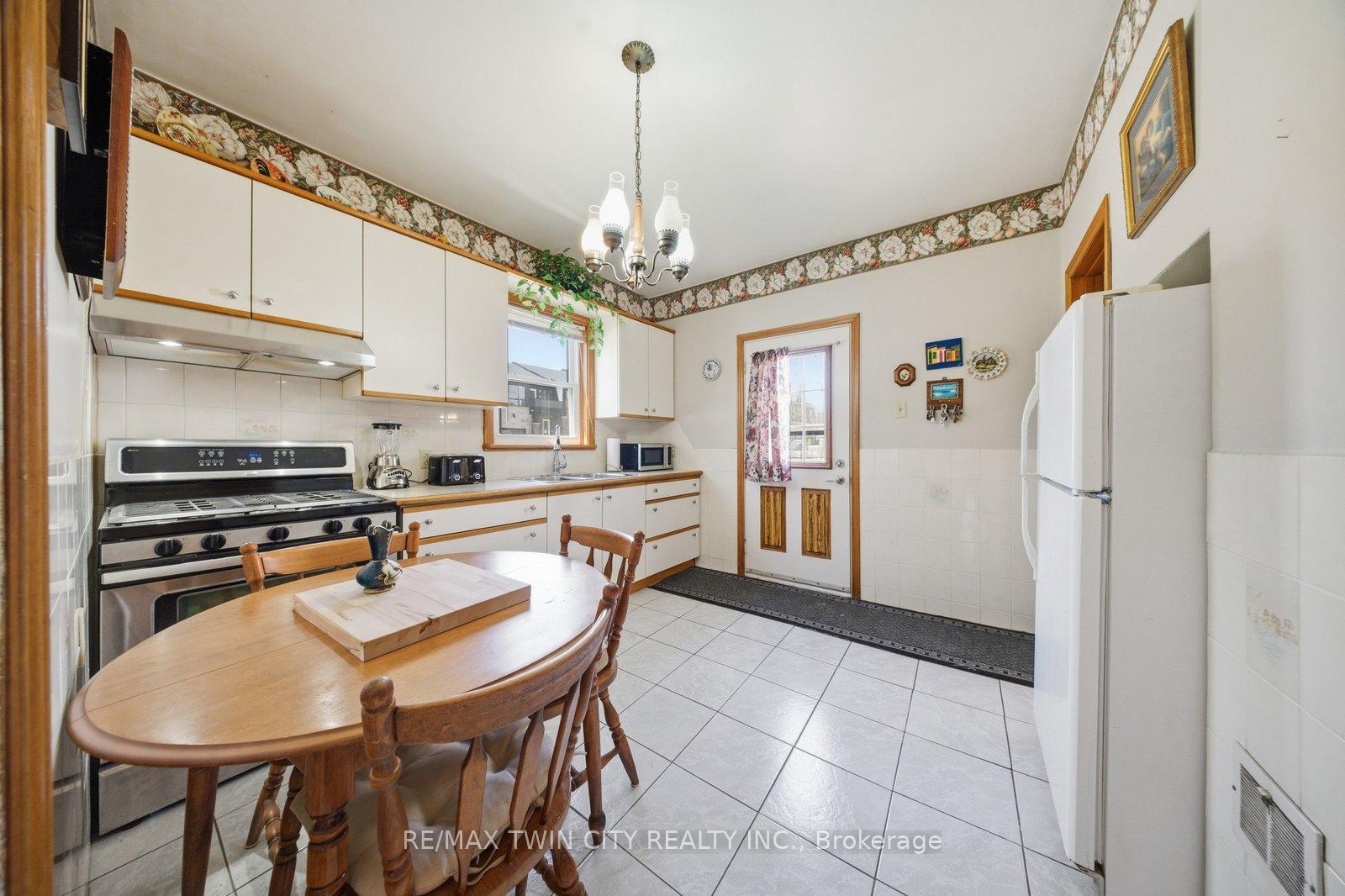 76 Brock Street, Brantford — photo 5 of 5