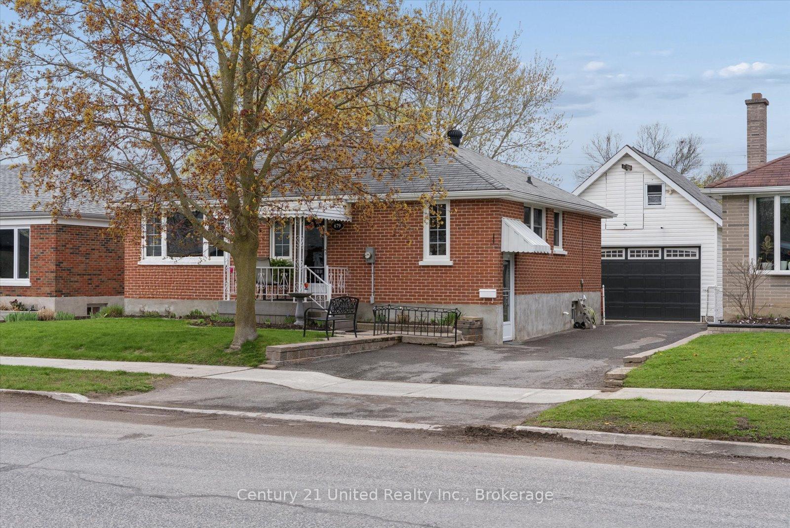 679 Bellaire Street, Peterborough — photo 3 of 5