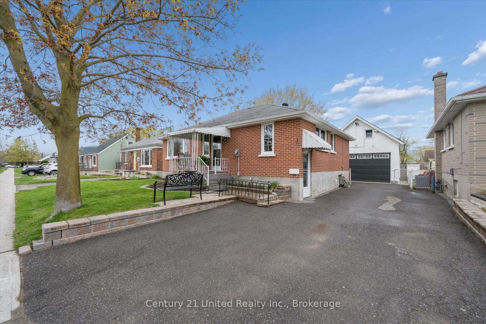 679 Bellaire Street, Peterborough — photo 4 of 5