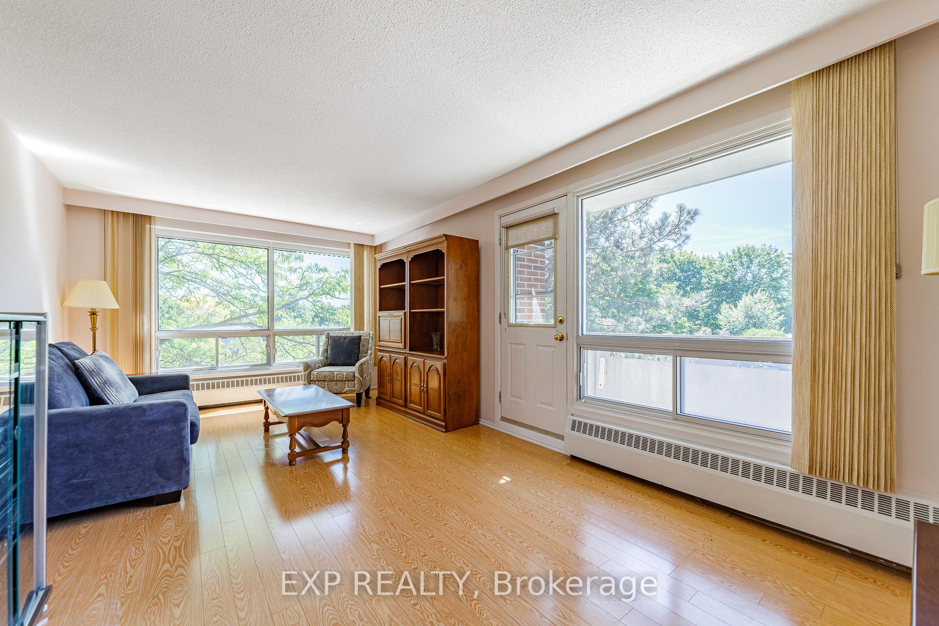 915 Elmsmere Road 203, Beacon Hill North - South and Area — photo 3 of 5