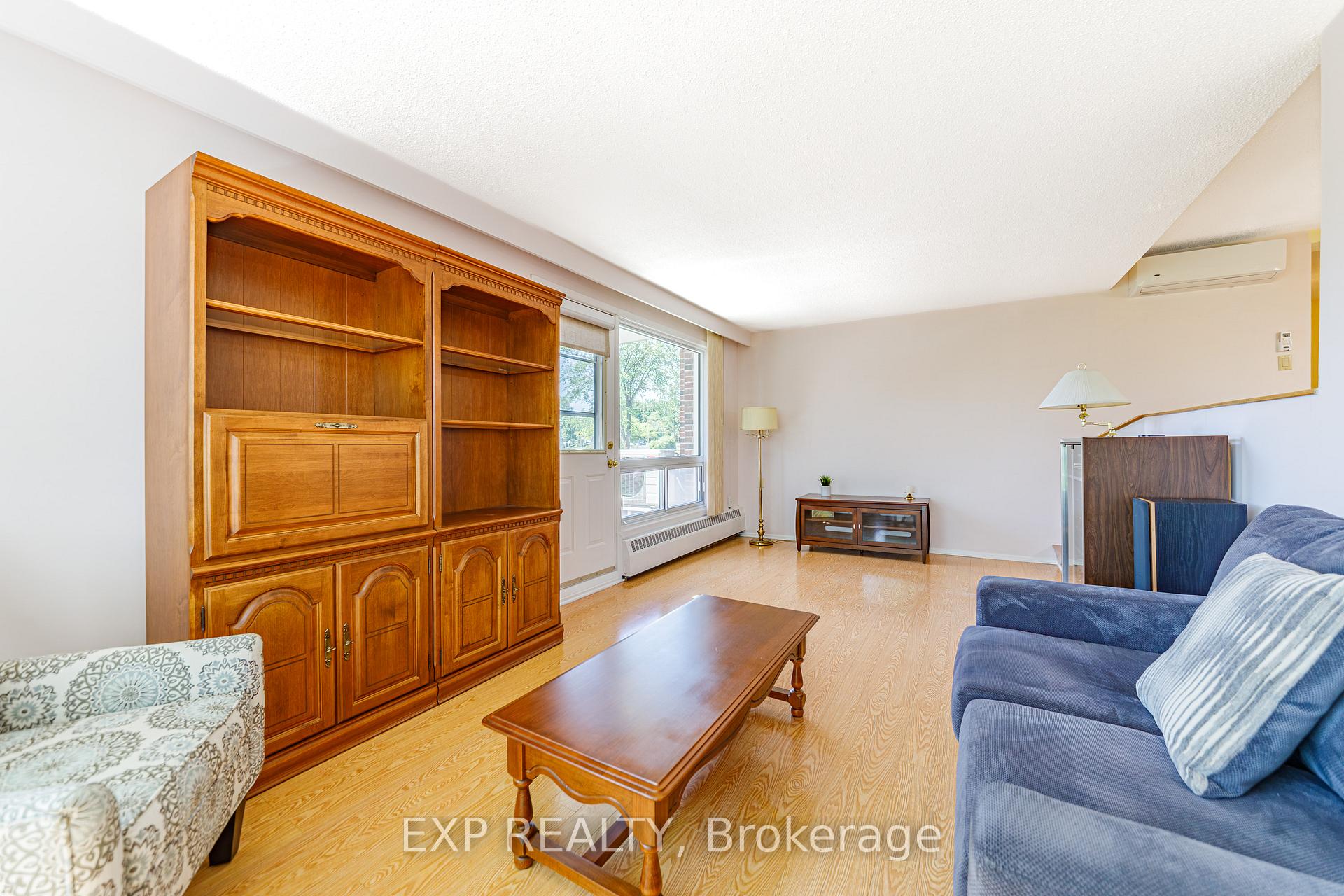 915 Elmsmere Road 203, Beacon Hill North - South and Area — photo 4 of 5