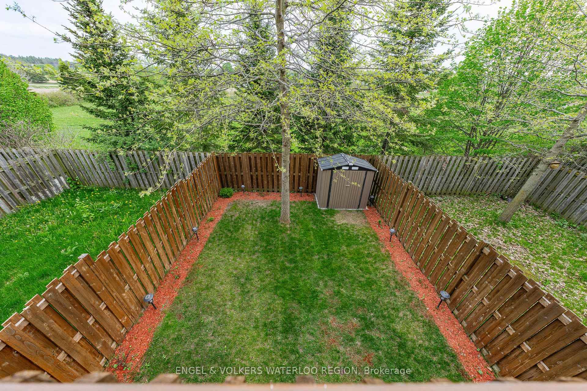 533 Wasaga Crescent, Waterloo — photo 2 of 5