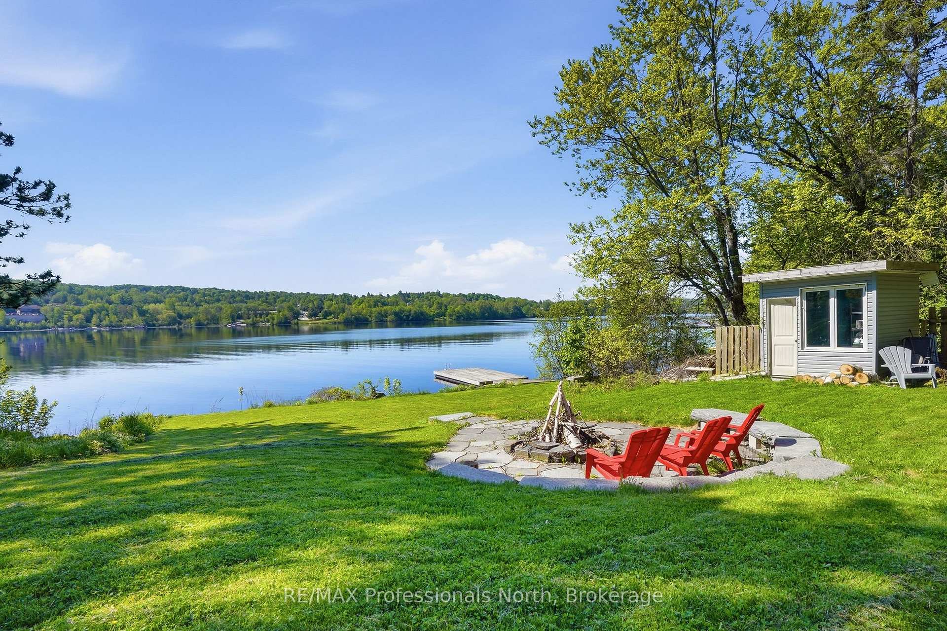 155 Hunters Bay Drive, Huntsville — photo 2 of 5