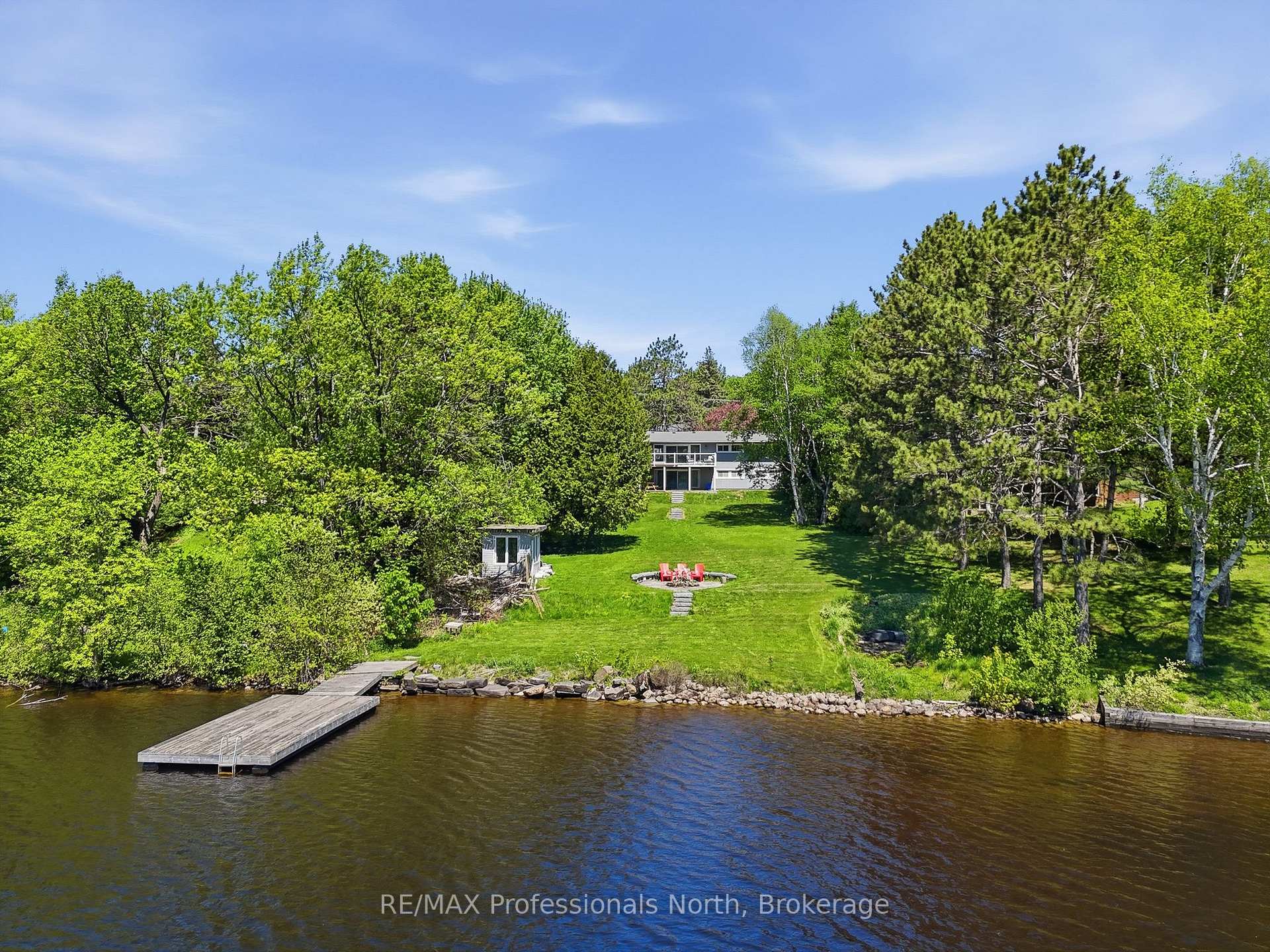 155 Hunters Bay Drive, Huntsville — photo 3 of 5