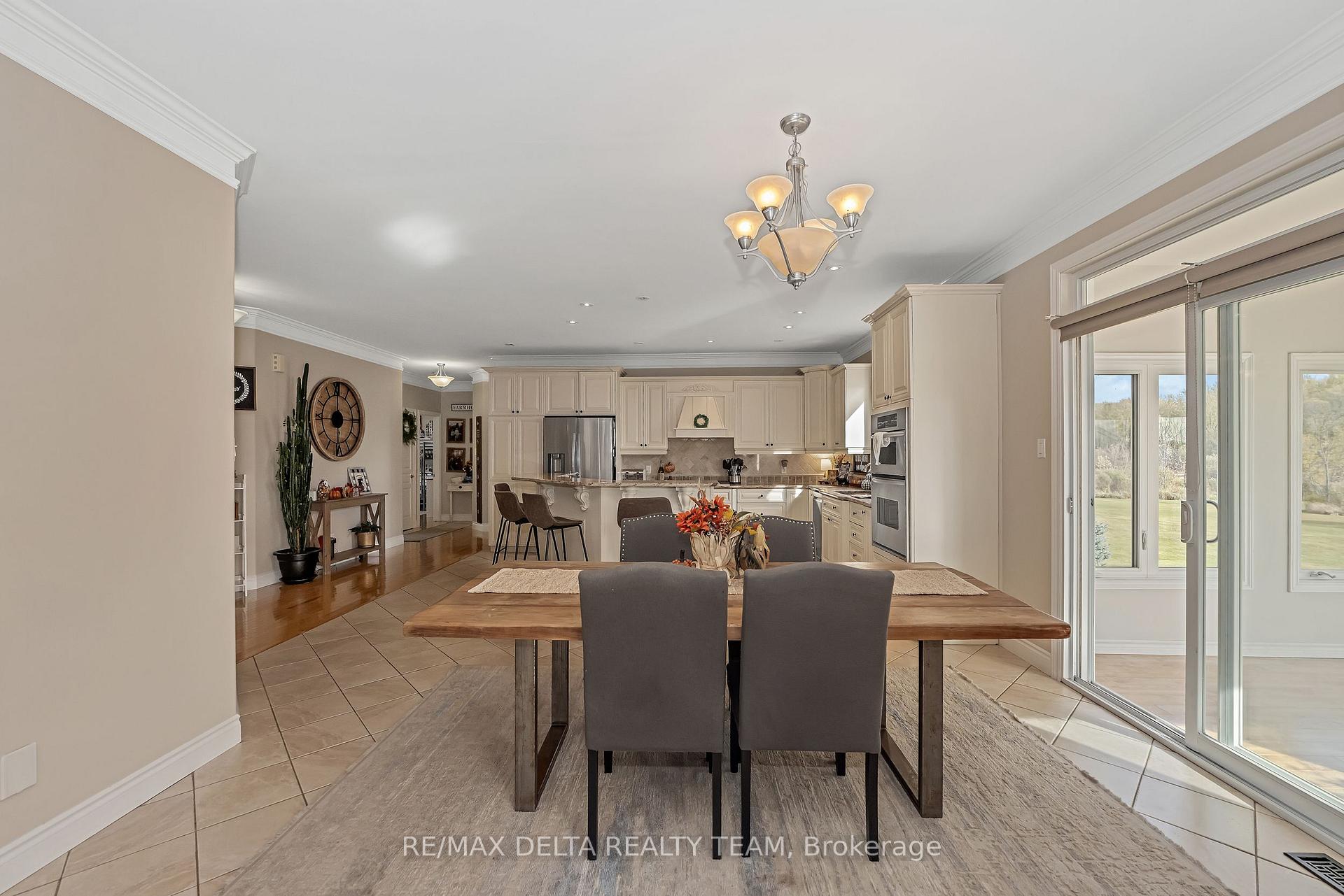3782 Etienne Road, Orleans - Cumberland and Area — photo 4 of 5