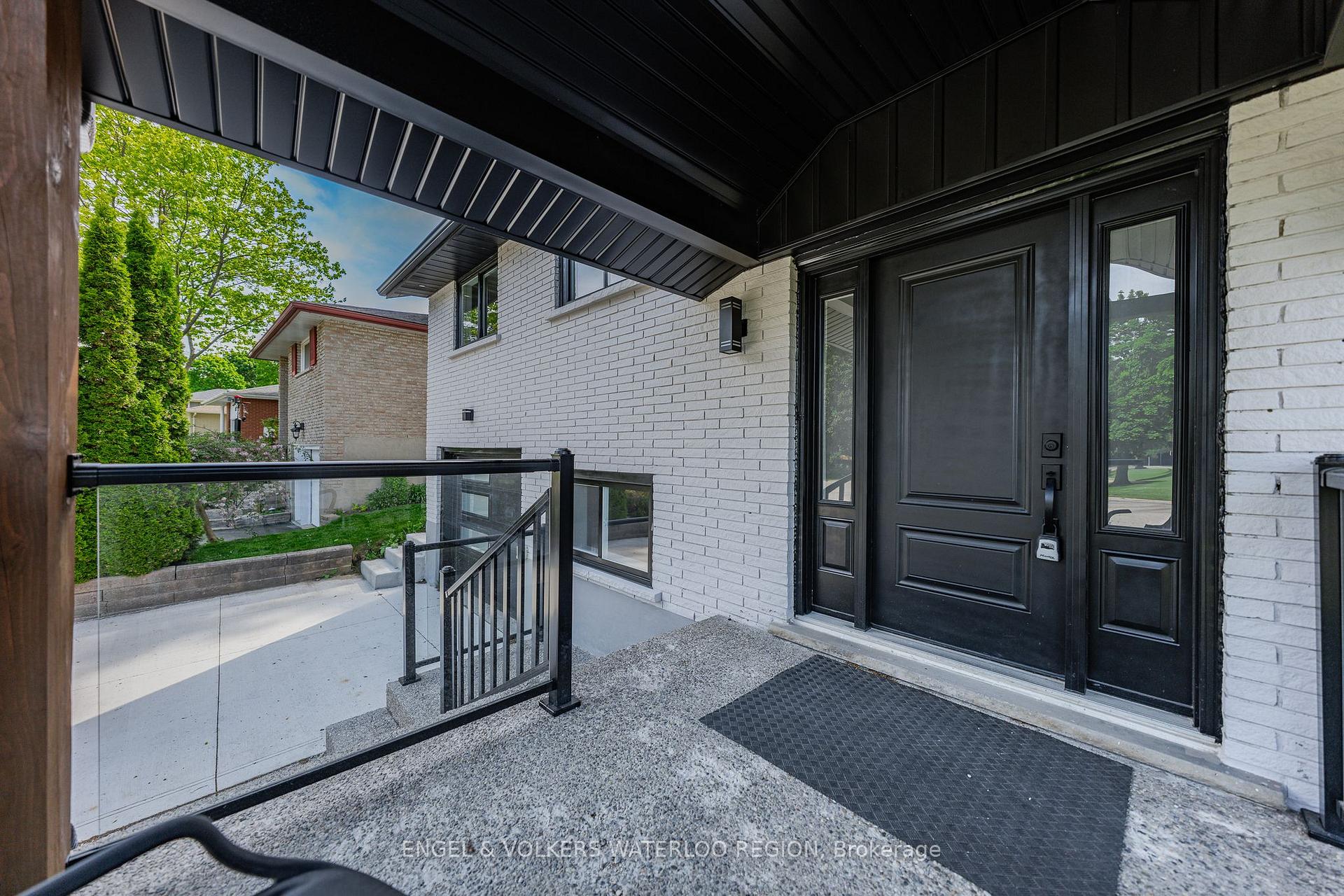 627 Glen Forrest Boulevard, Waterloo — photo 2 of 5