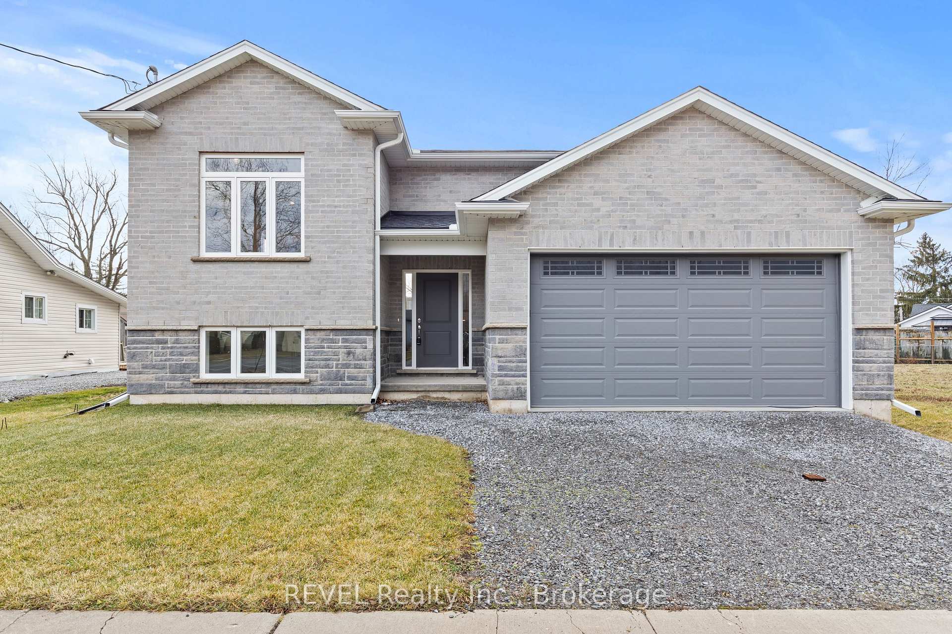 735 Dominion Road, Fort Erie, ON L2A 1G9 — Fort Erie, Ontario