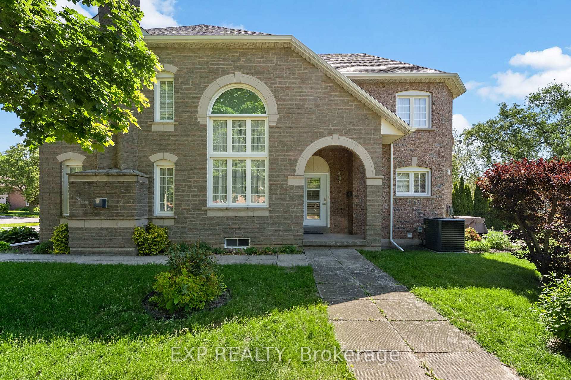 3 Madison Court E, Welland — photo 3 of 5