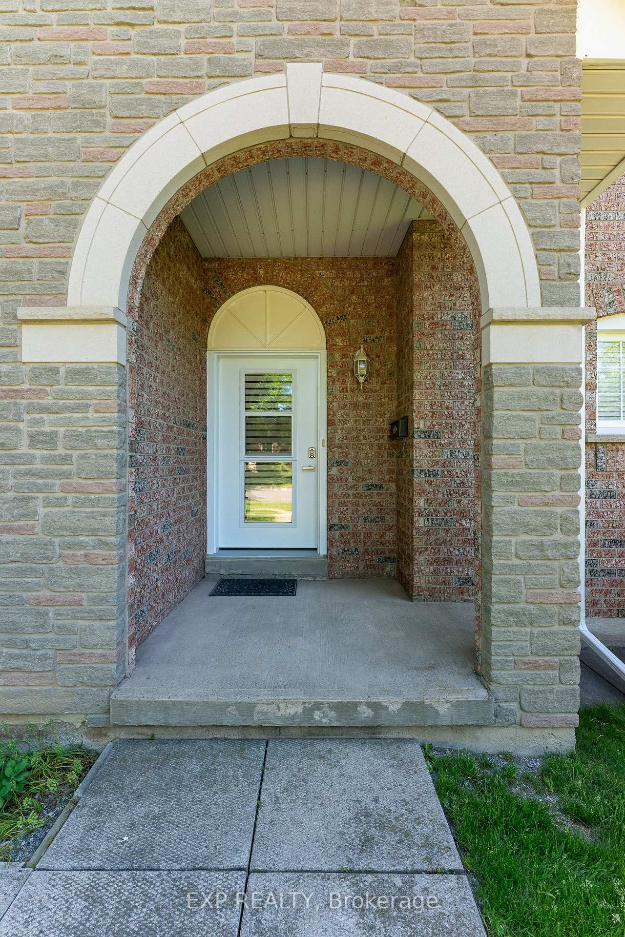 3 Madison Court E, Welland — photo 4 of 5