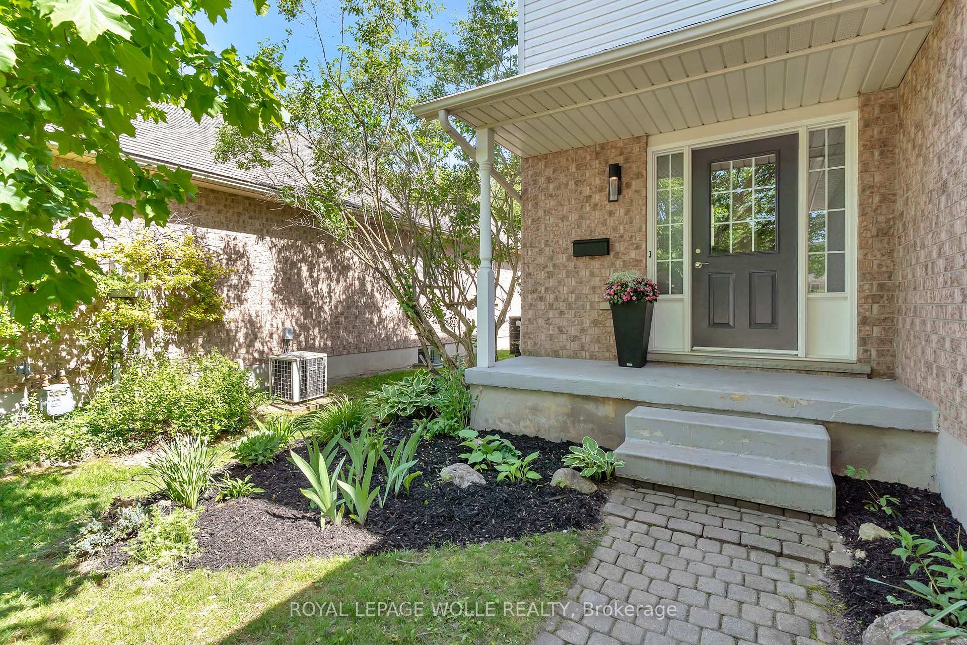 85 York Street E, Centre Wellington — photo 4 of 5