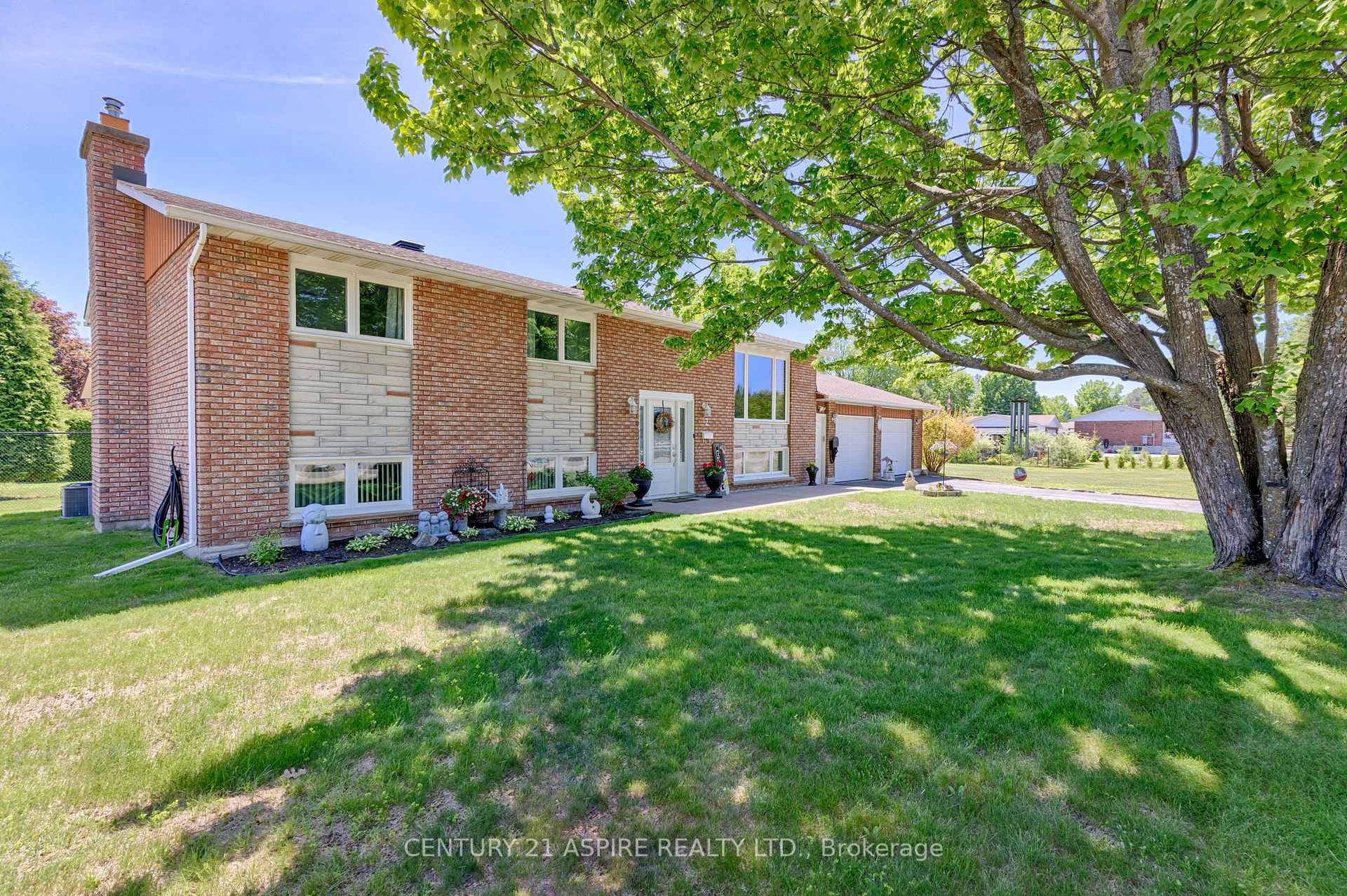 2 Doris Street, Petawawa, ON K8A 7V1 — Petawawa, Ontario