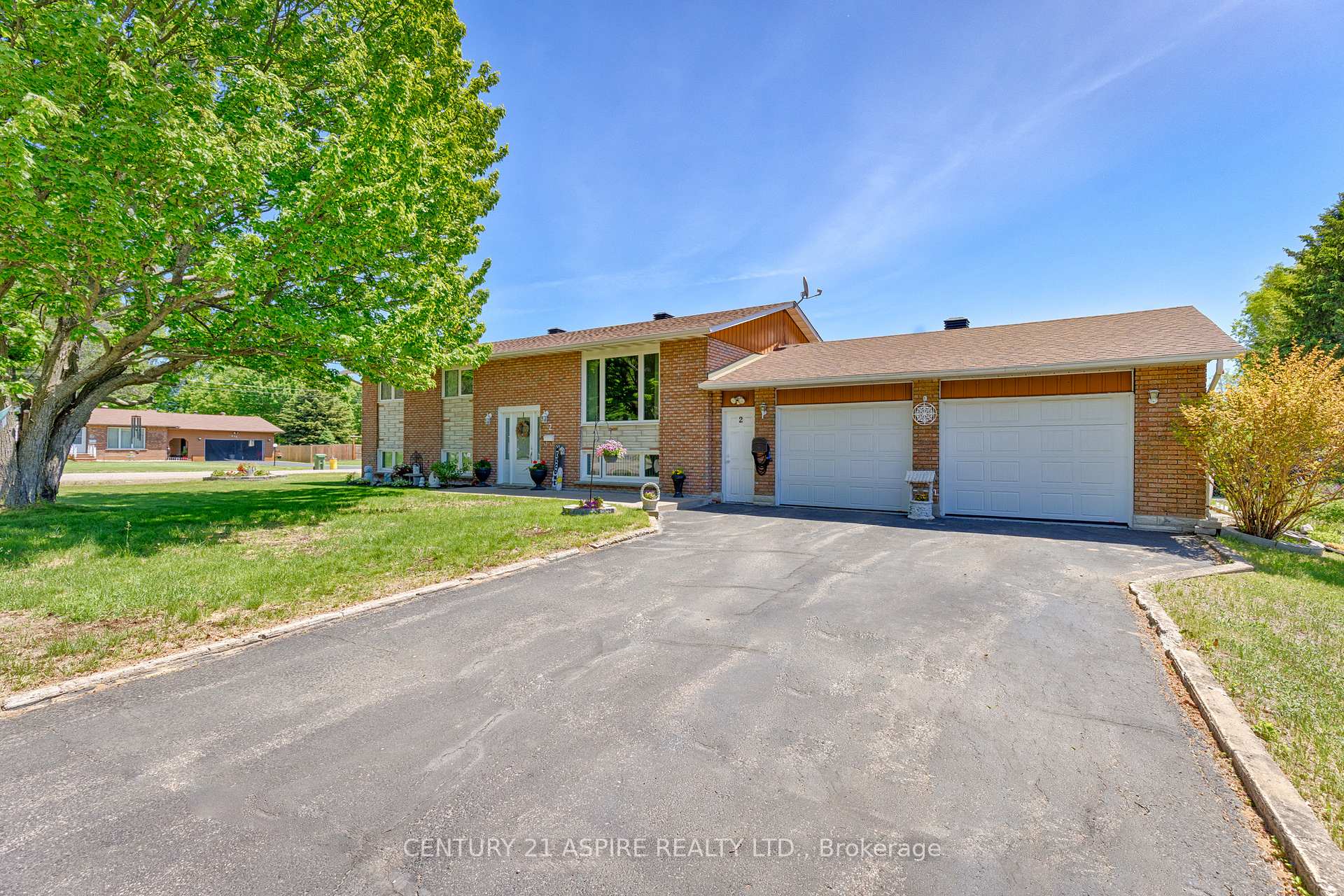 2 Doris Street, Petawawa — photo 2 of 5