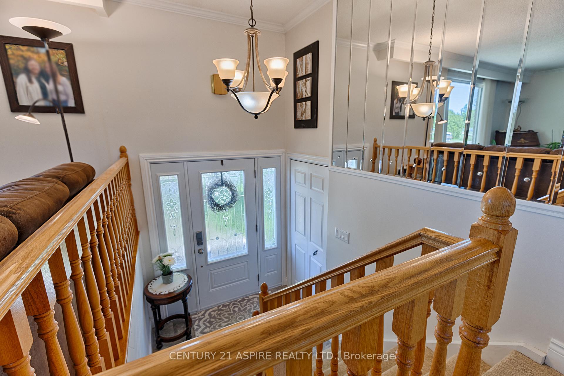 2 Doris Street, Petawawa — photo 3 of 5