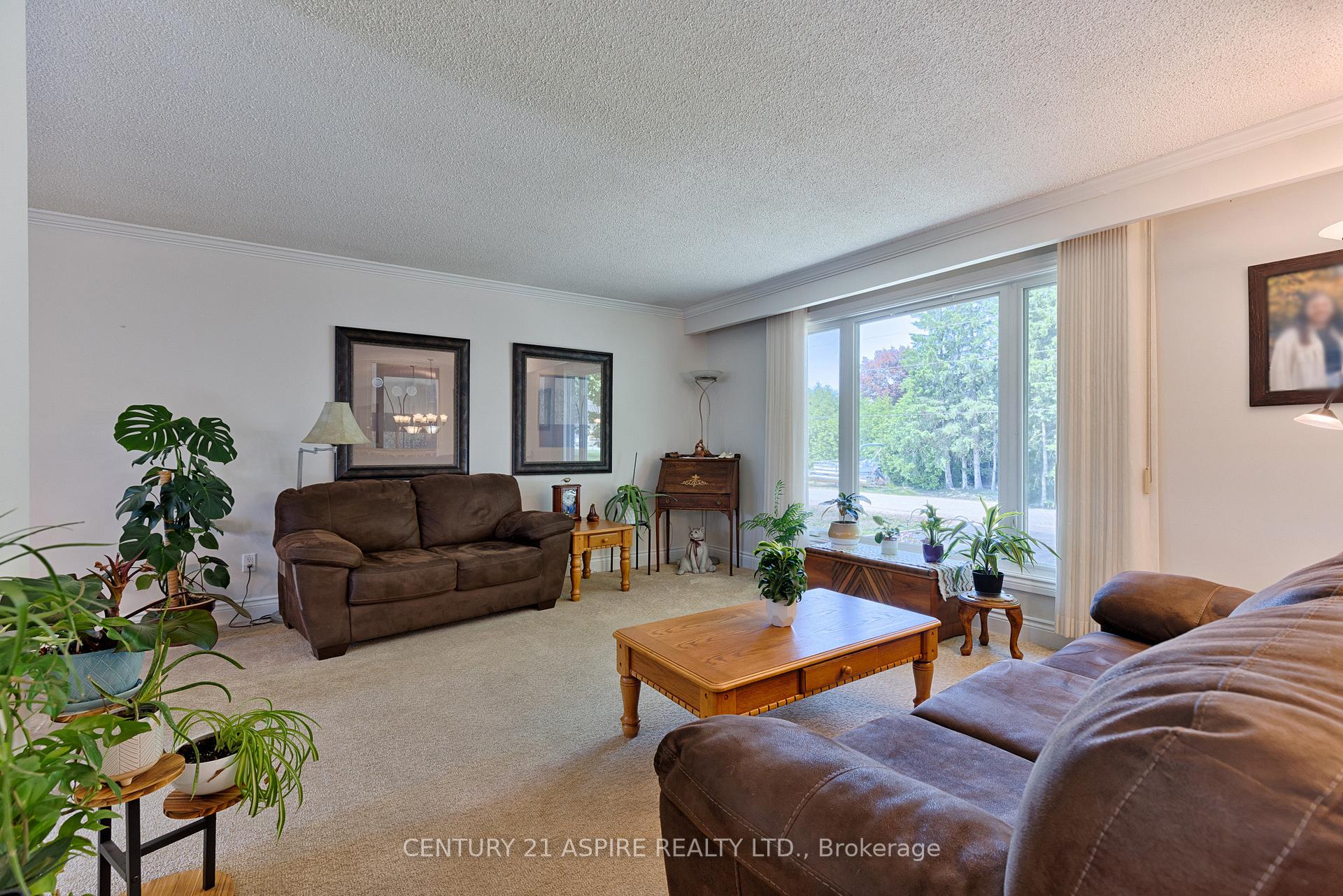 2 Doris Street, Petawawa — photo 4 of 5