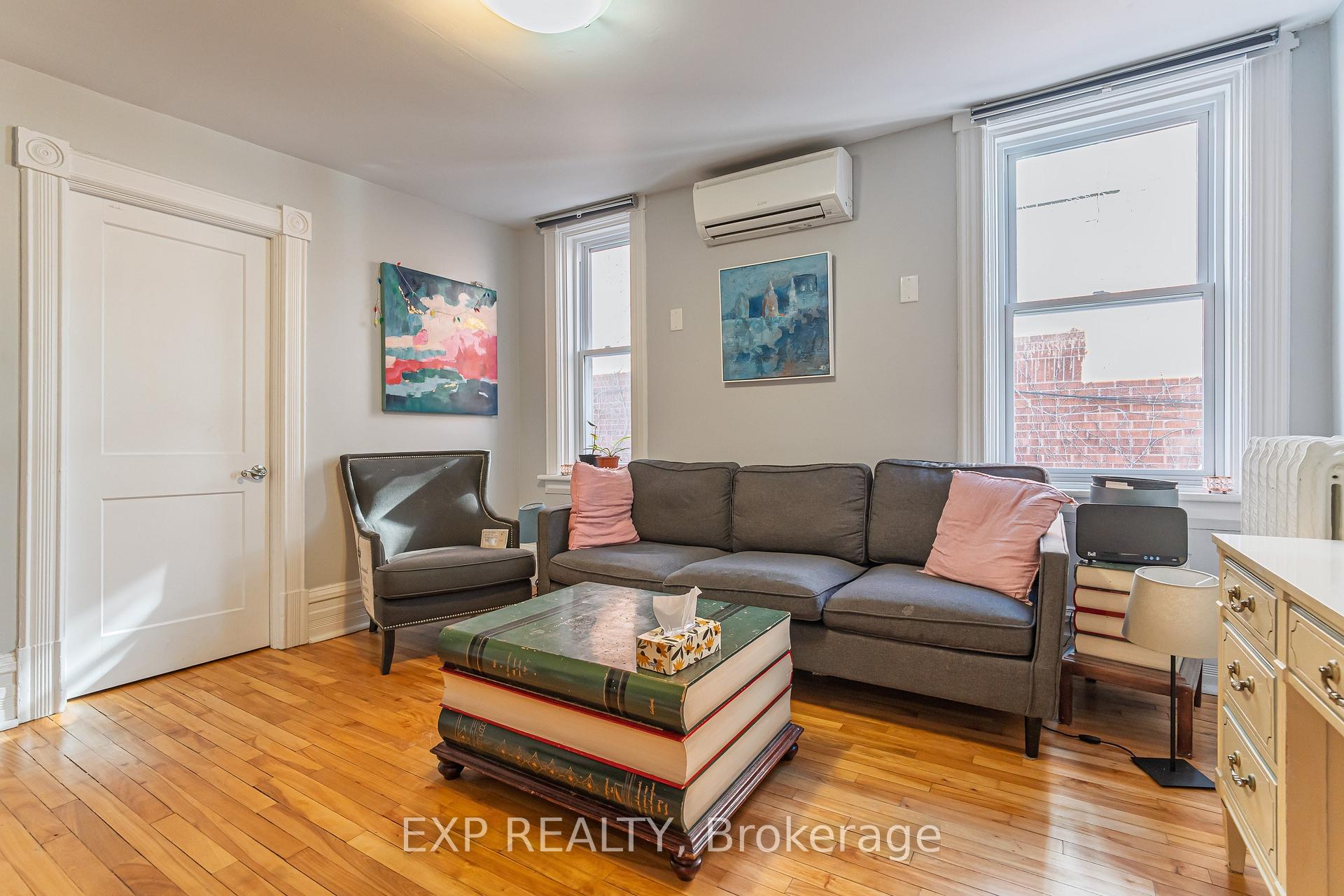 52 St Andrew Street, Lower Town - Sandy Hill — photo 3 of 5