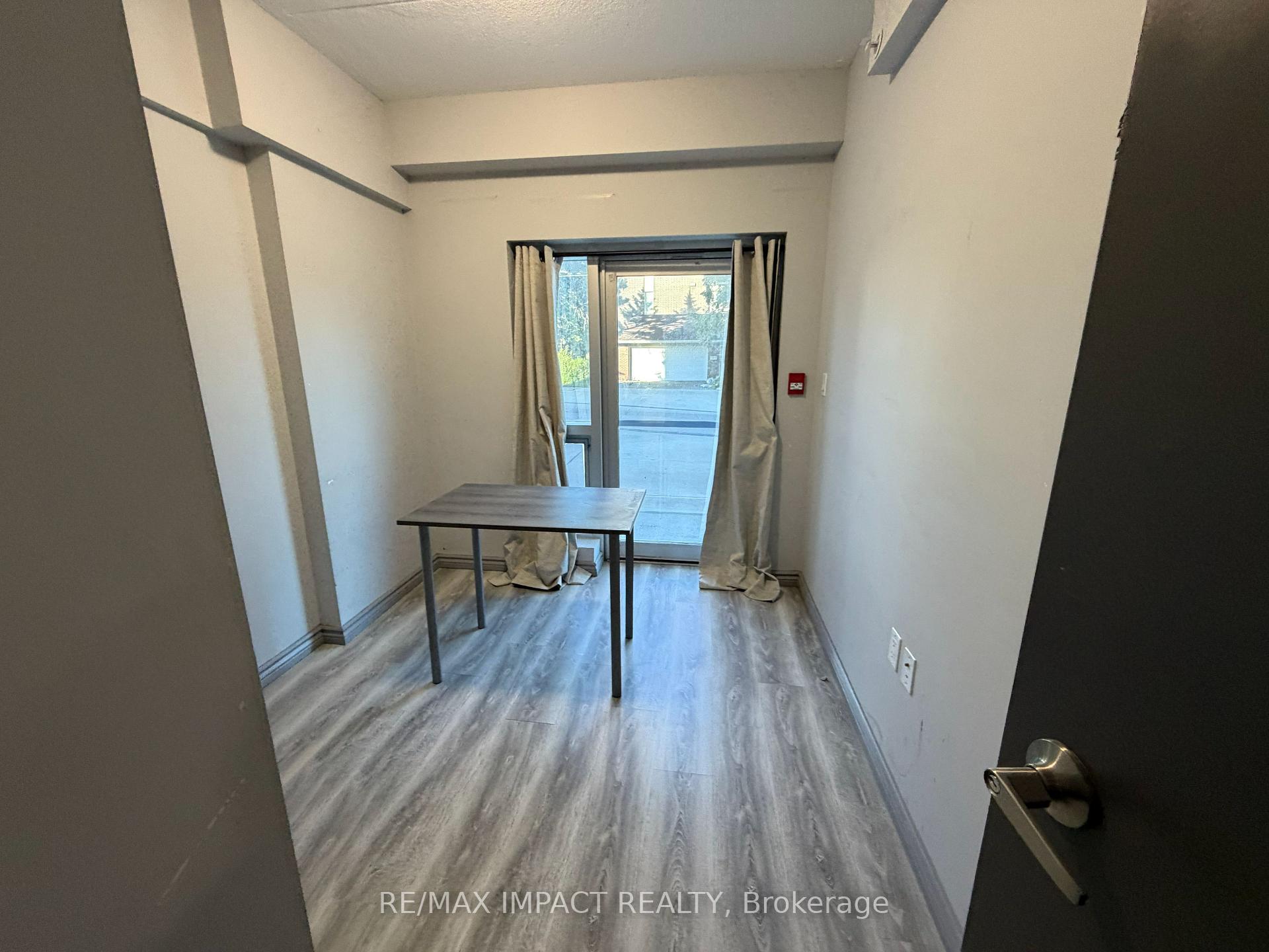 275 Larch Street B04, Waterloo — photo 2 of 5