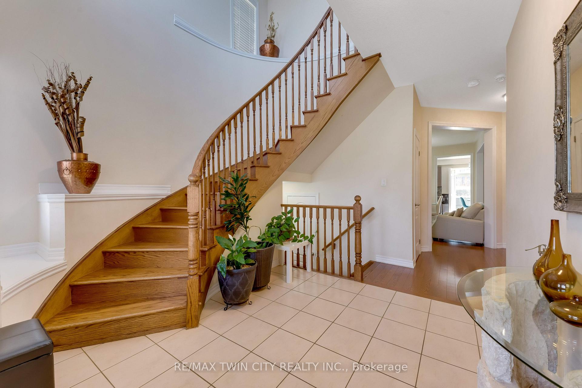 667 Linden Drive, Cambridge — photo 3 of 5