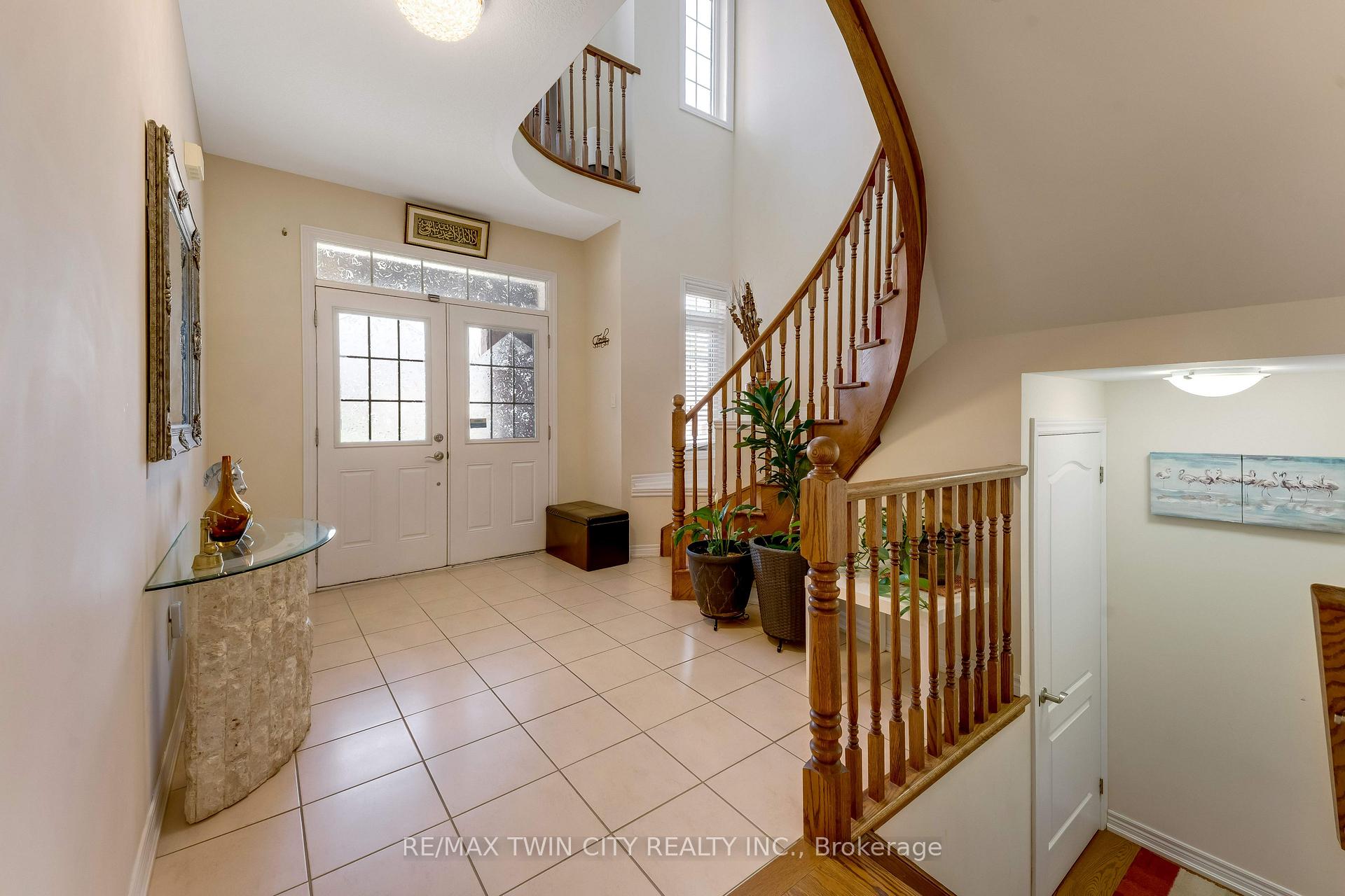 667 Linden Drive, Cambridge — photo 4 of 5