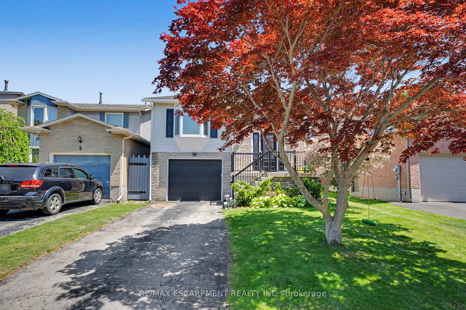 7 Rembrandt Drive, Grimsby — photo 3 of 5