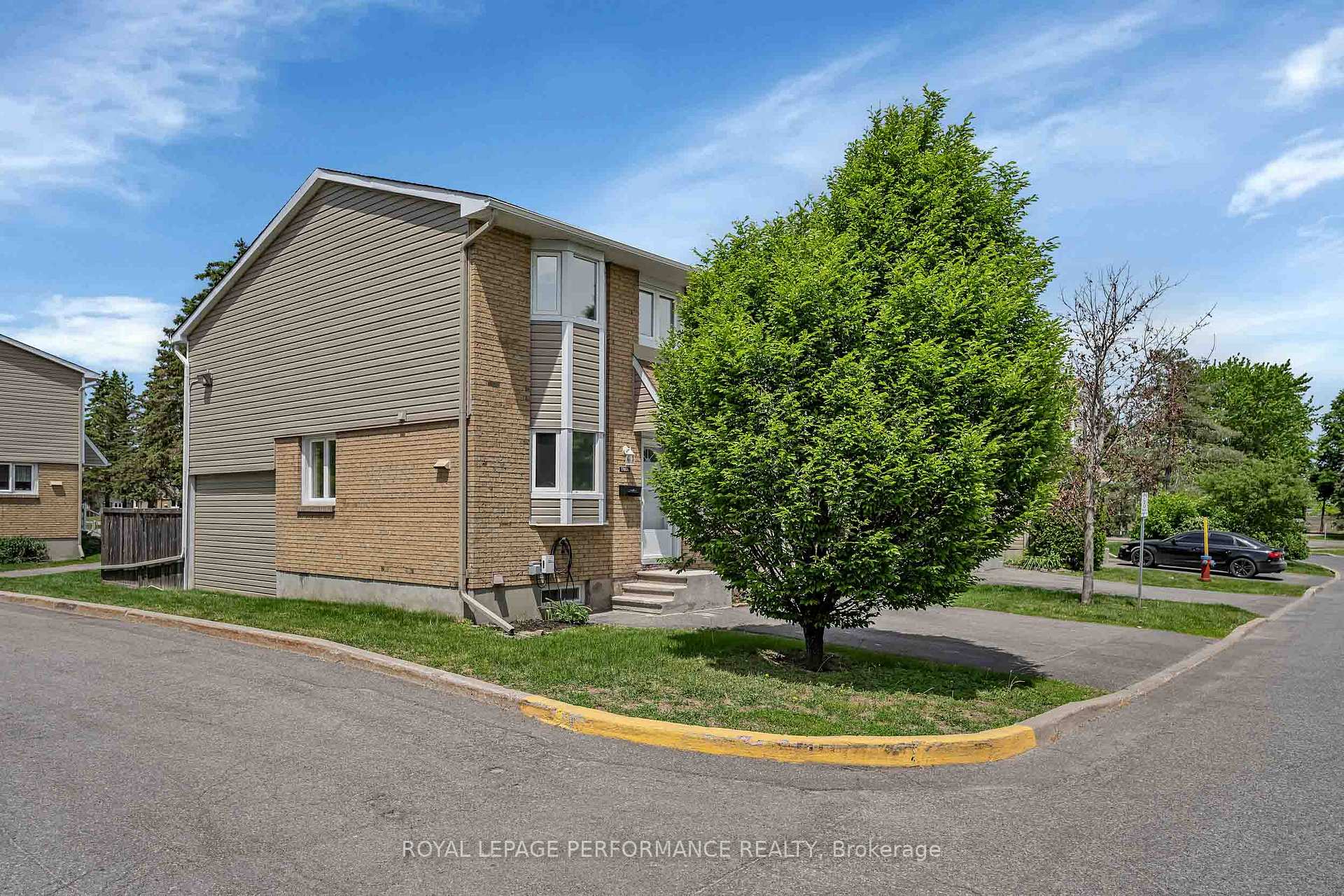 1780 Lamoureux Drive A, Orleans - Cumberland and Area — photo 2 of 5