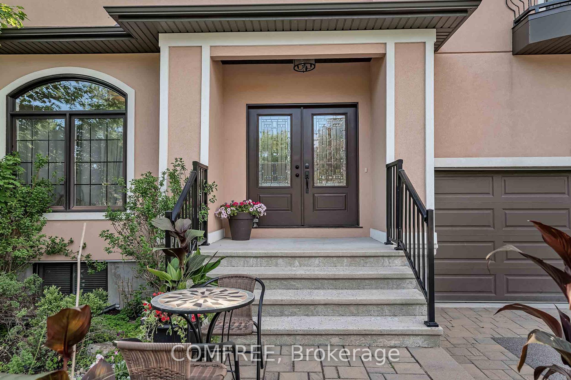 1385 McMahon Avenue, Blossom Park - Airport and Area — photo 2 of 5