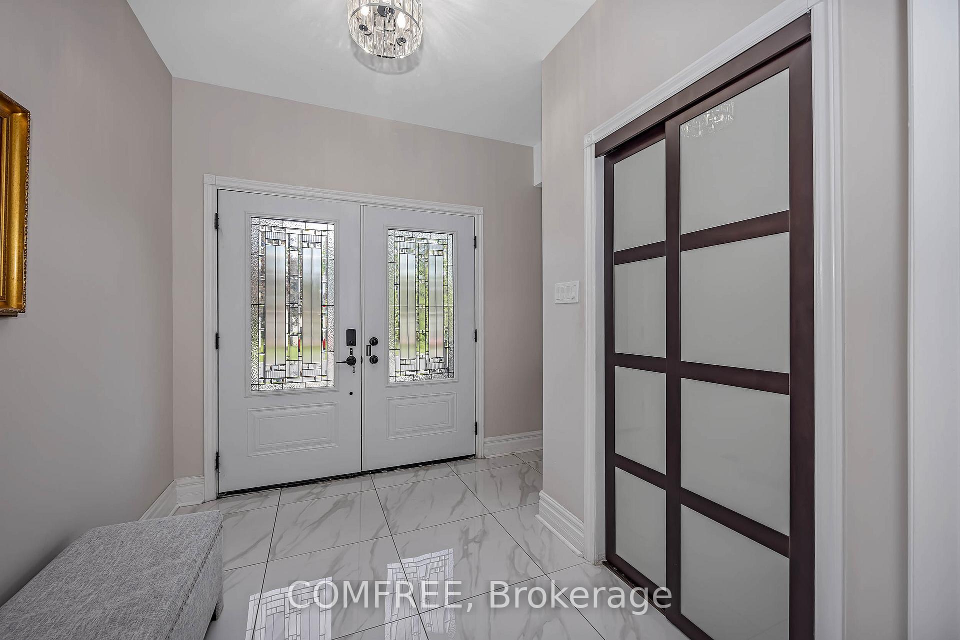 1385 McMahon Avenue, Blossom Park - Airport and Area — photo 3 of 5