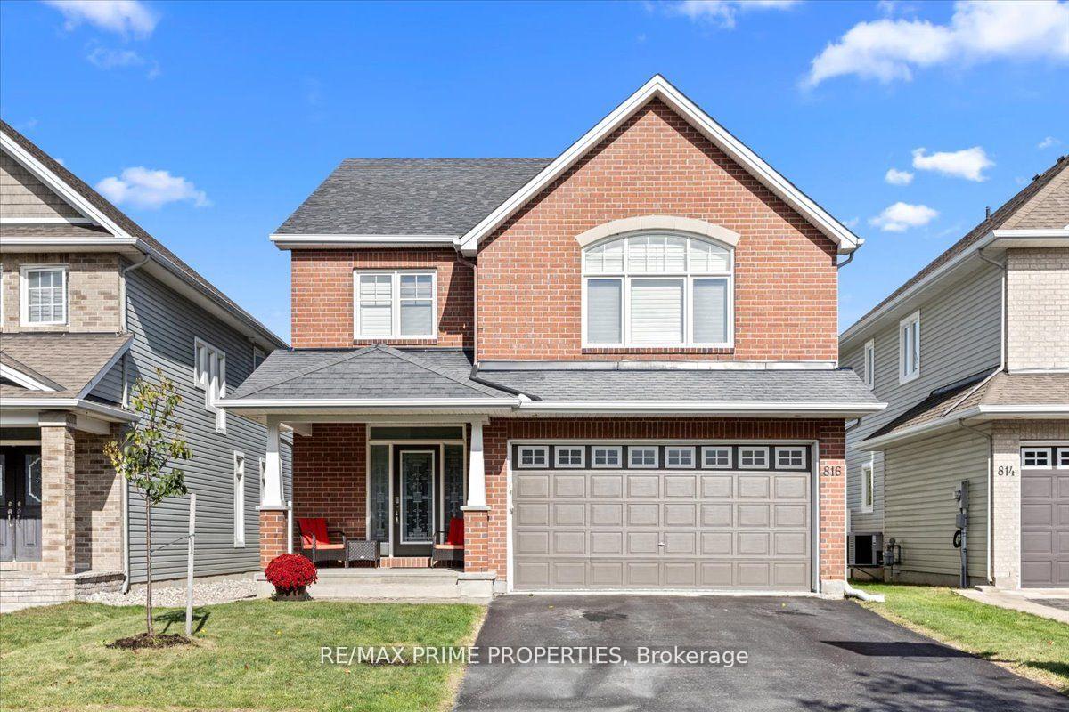 816 Azure Street, Orleans - Cumberland and Area, ON K4A 0T7 — Orleans - Cumberland and Area, Ontario