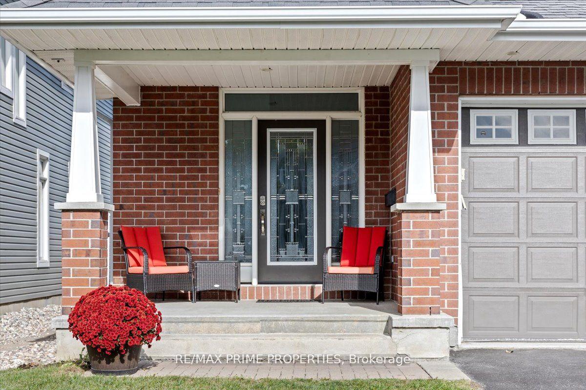 816 Azure Street, Orleans - Cumberland and Area — photo 2 of 5