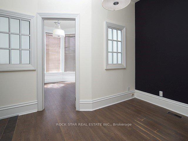 111 Ainslie Street N, Cambridge — photo 4 of 5